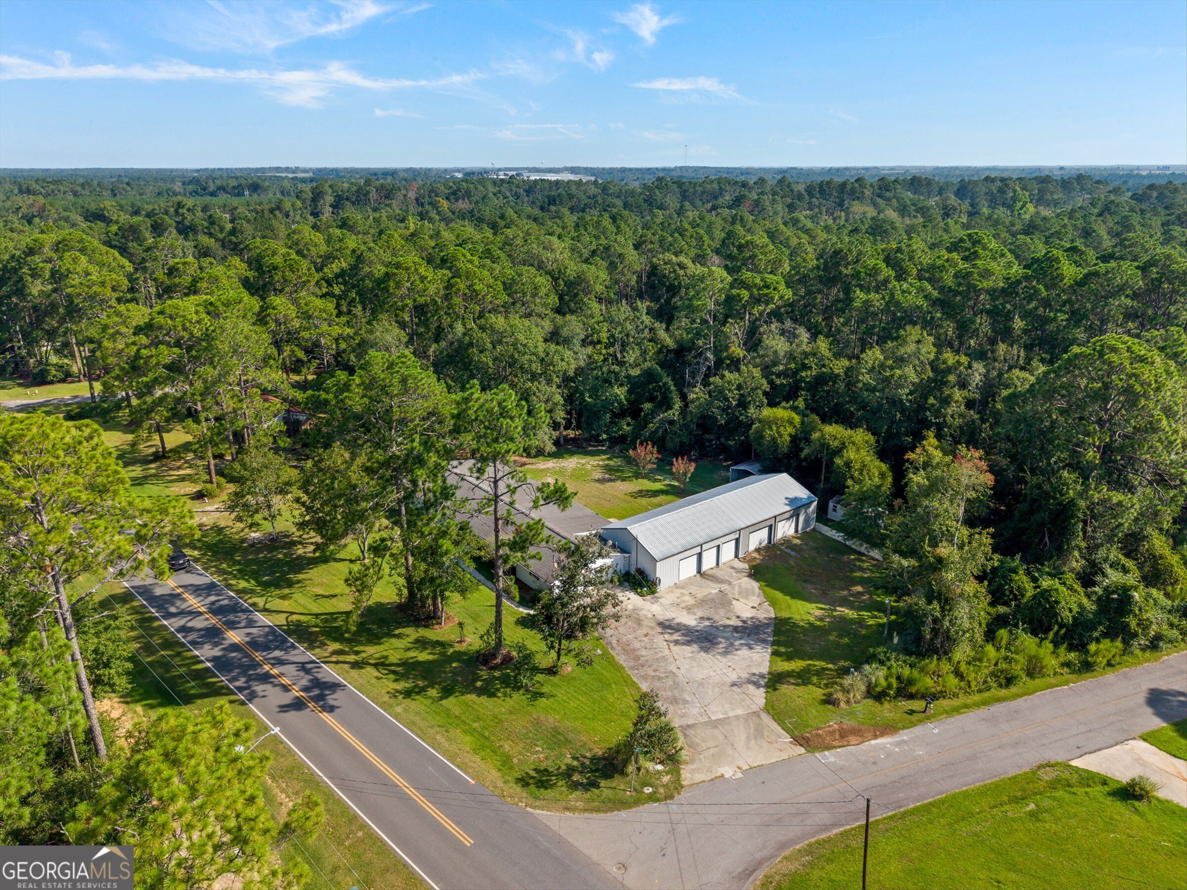 614 N Victory Drive Property Photo 4
