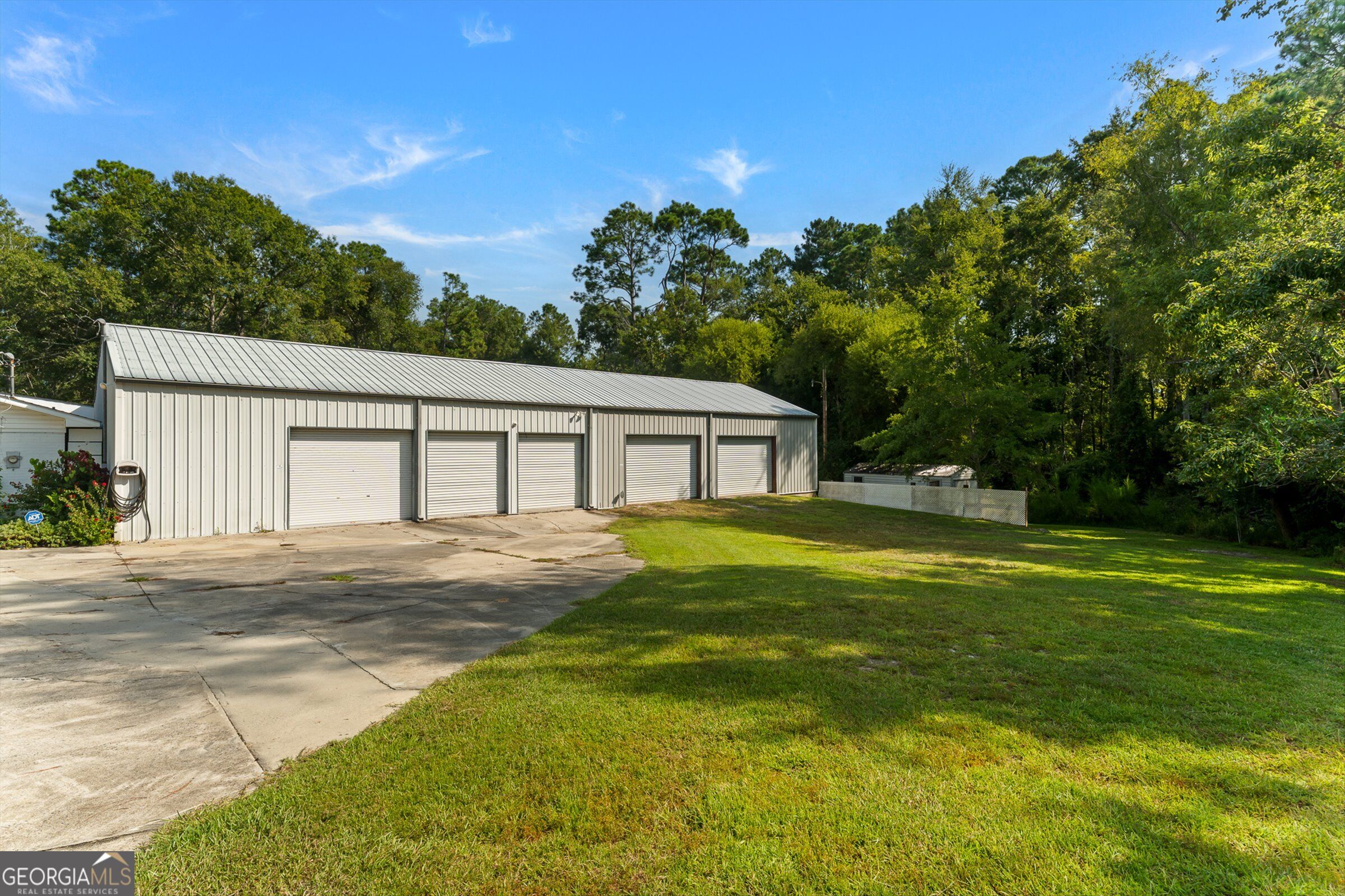 614 N Victory Drive Property Photo 14