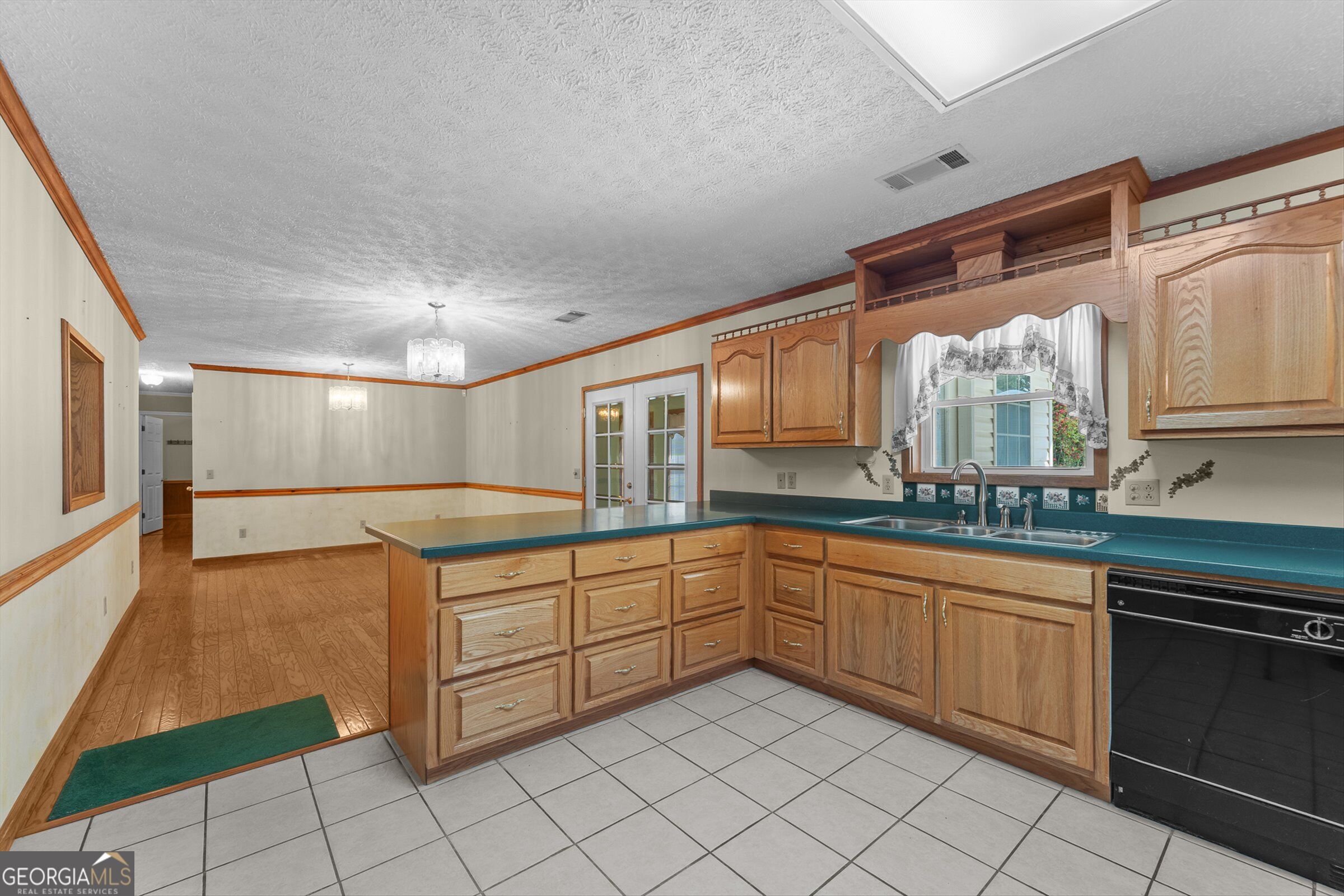 614 N Victory Drive Property Photo 42