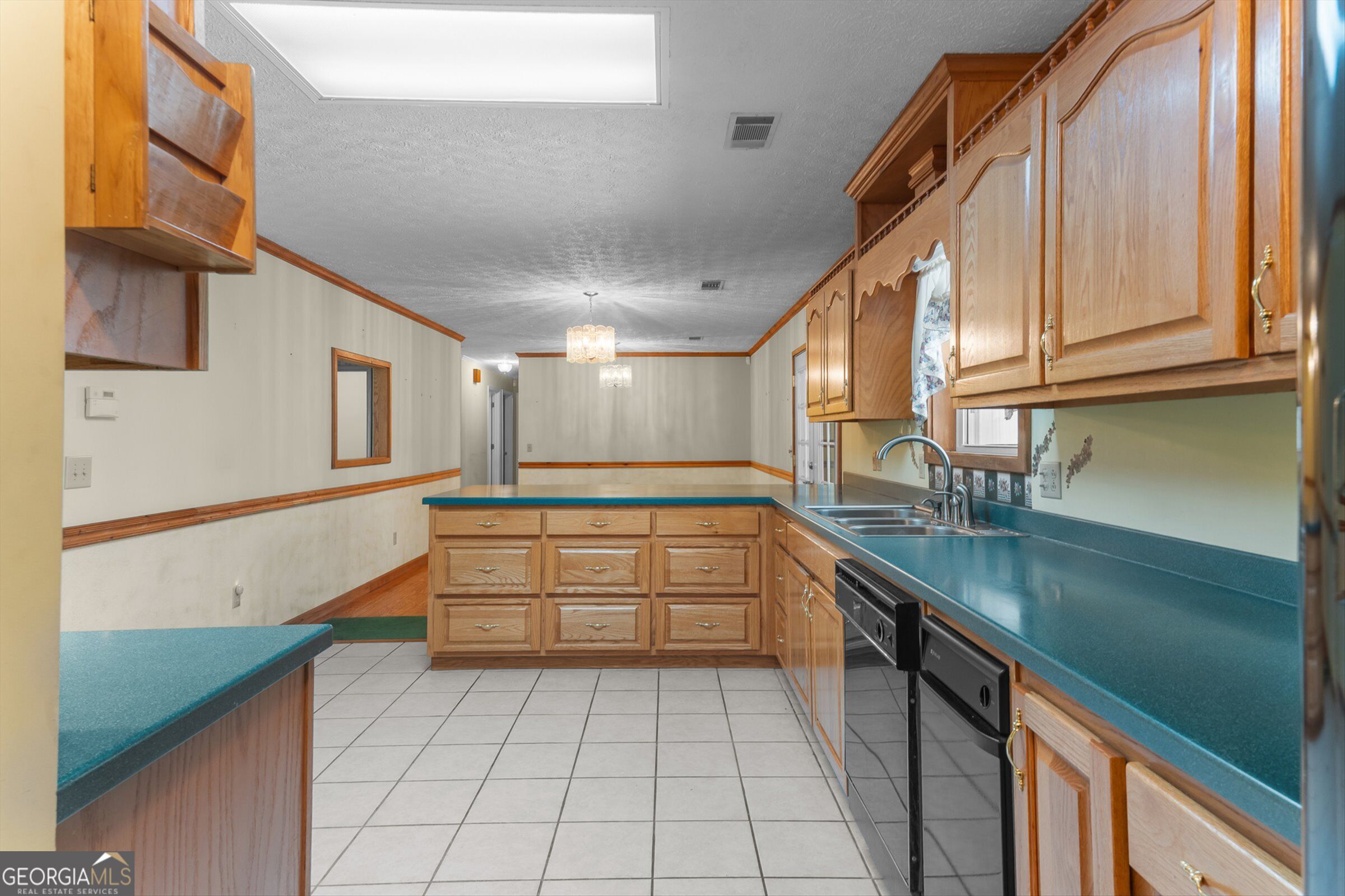 614 N Victory Drive Property Photo 45
