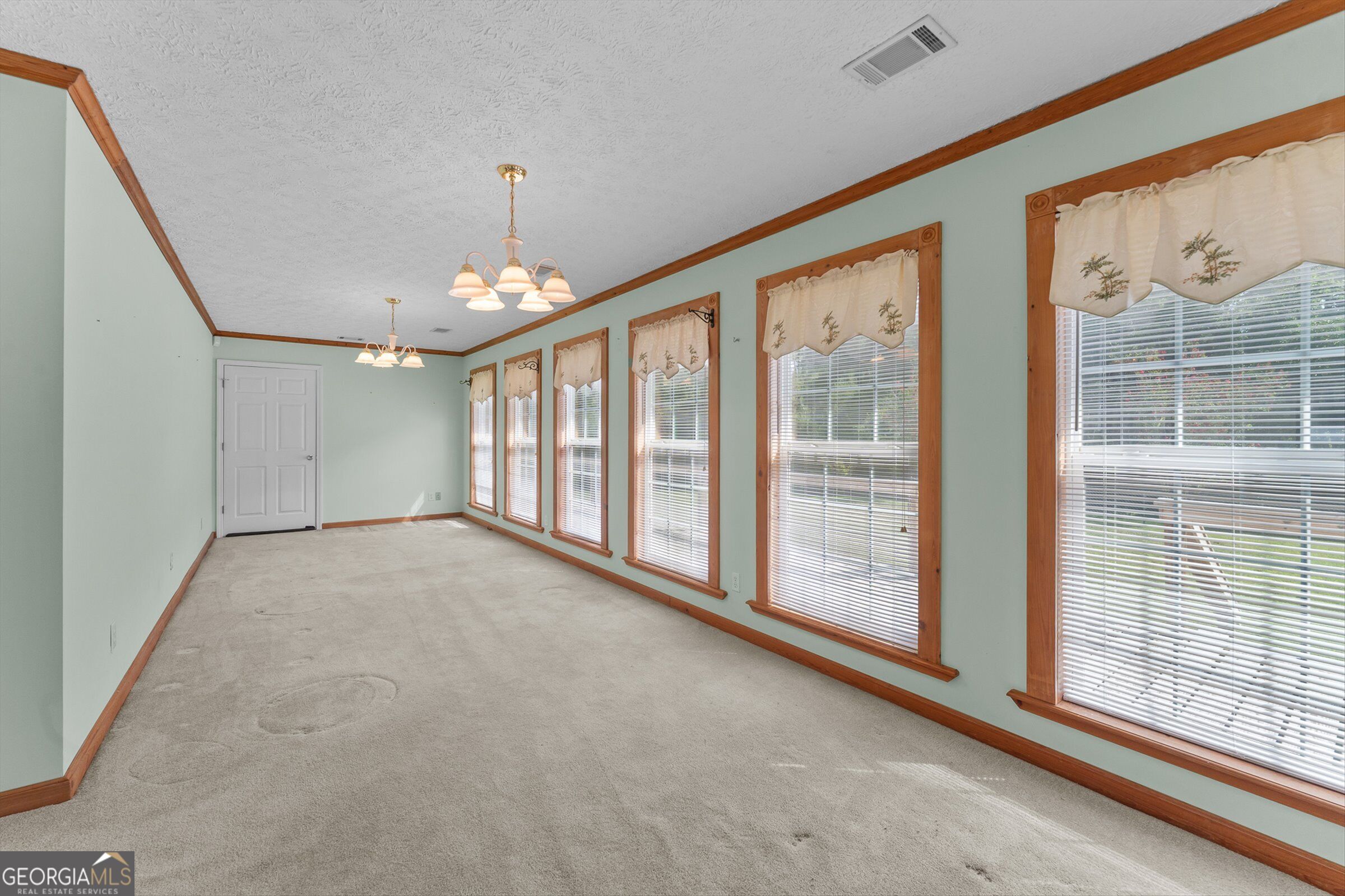 614 N Victory Drive Property Photo 51