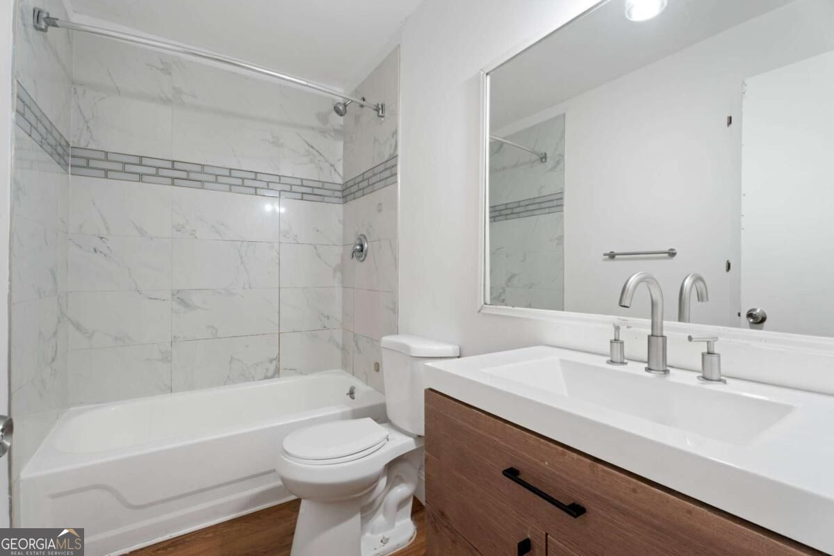 6390 Hawthorne Terrace Property Photo 12