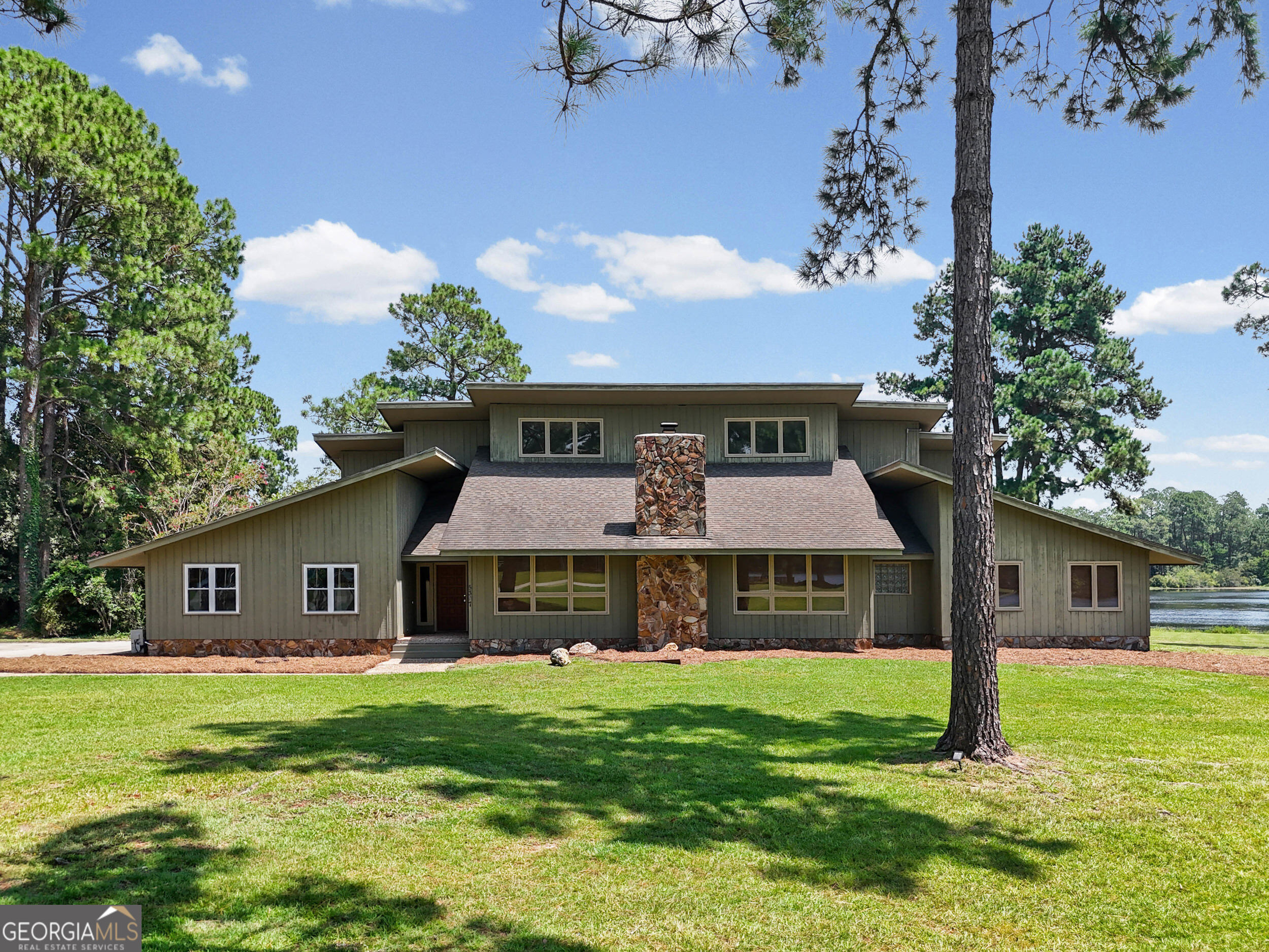 5307 Forest Lake Drive Property Photo 2