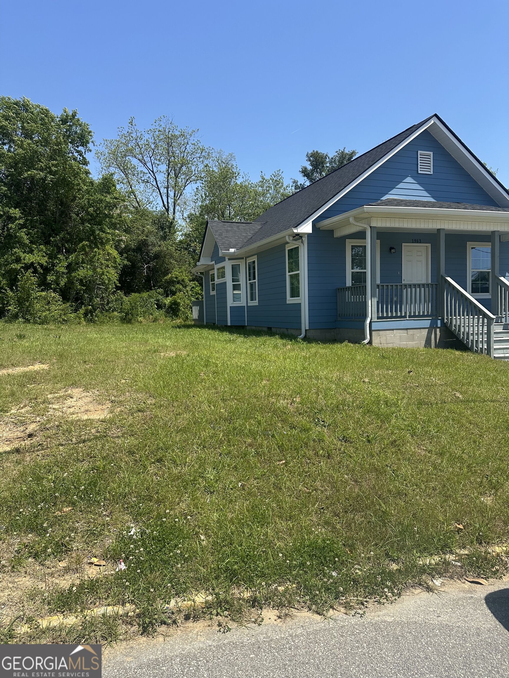 1963 3rd Avenue Property Photo 9