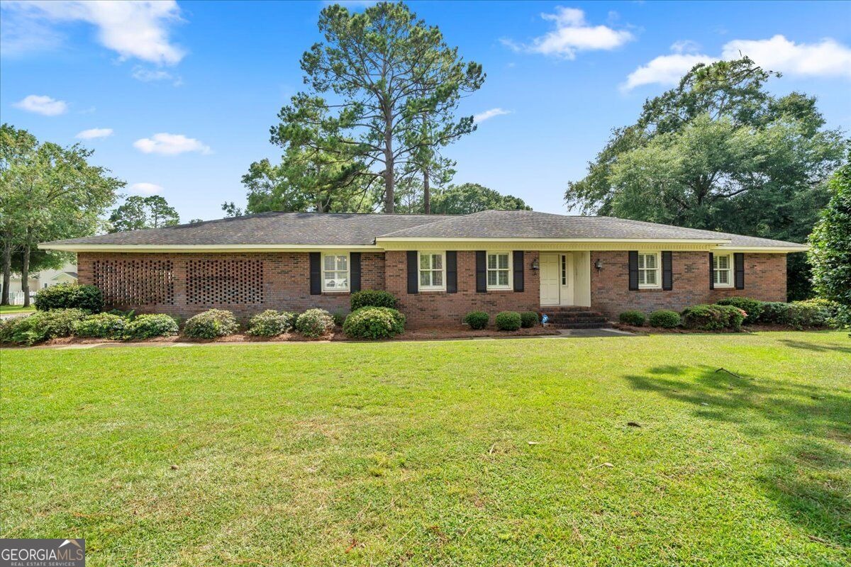 1200 Chennault Drive Property Photo 1