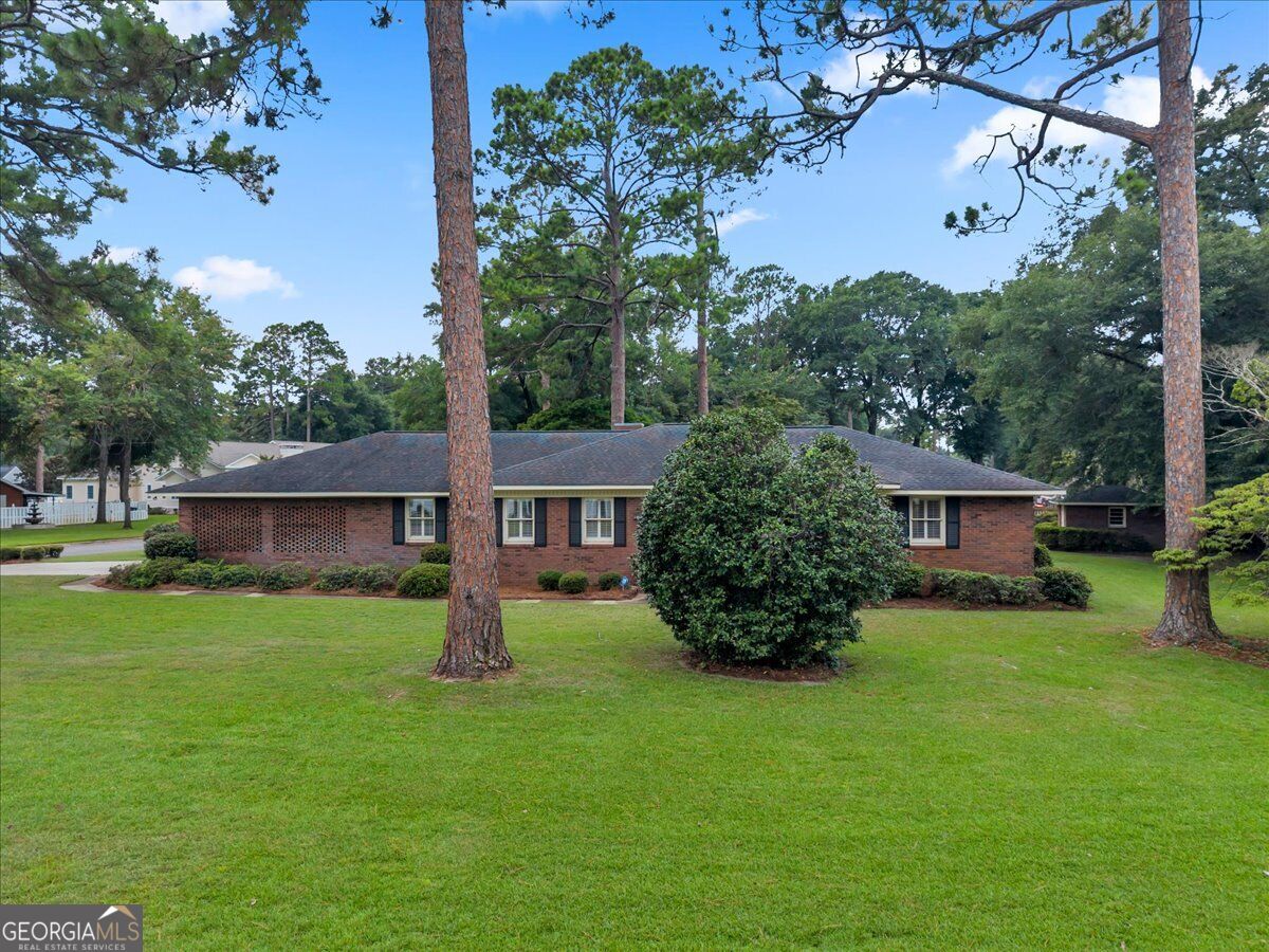 1200 Chennault Drive Property Photo 3