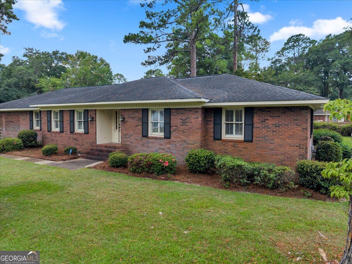 1200 Chennault Drive Property Photo 4