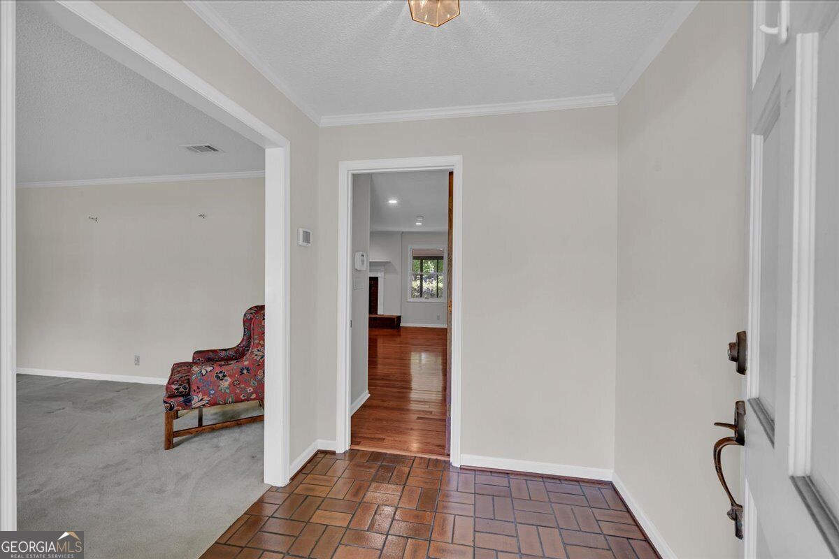 1200 Chennault Drive Property Photo 9