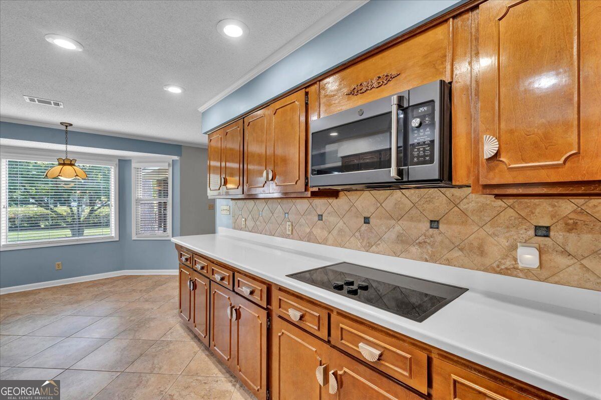 1200 Chennault Drive Property Photo 18
