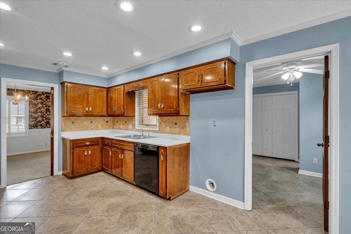 1200 Chennault Drive Property Photo 19
