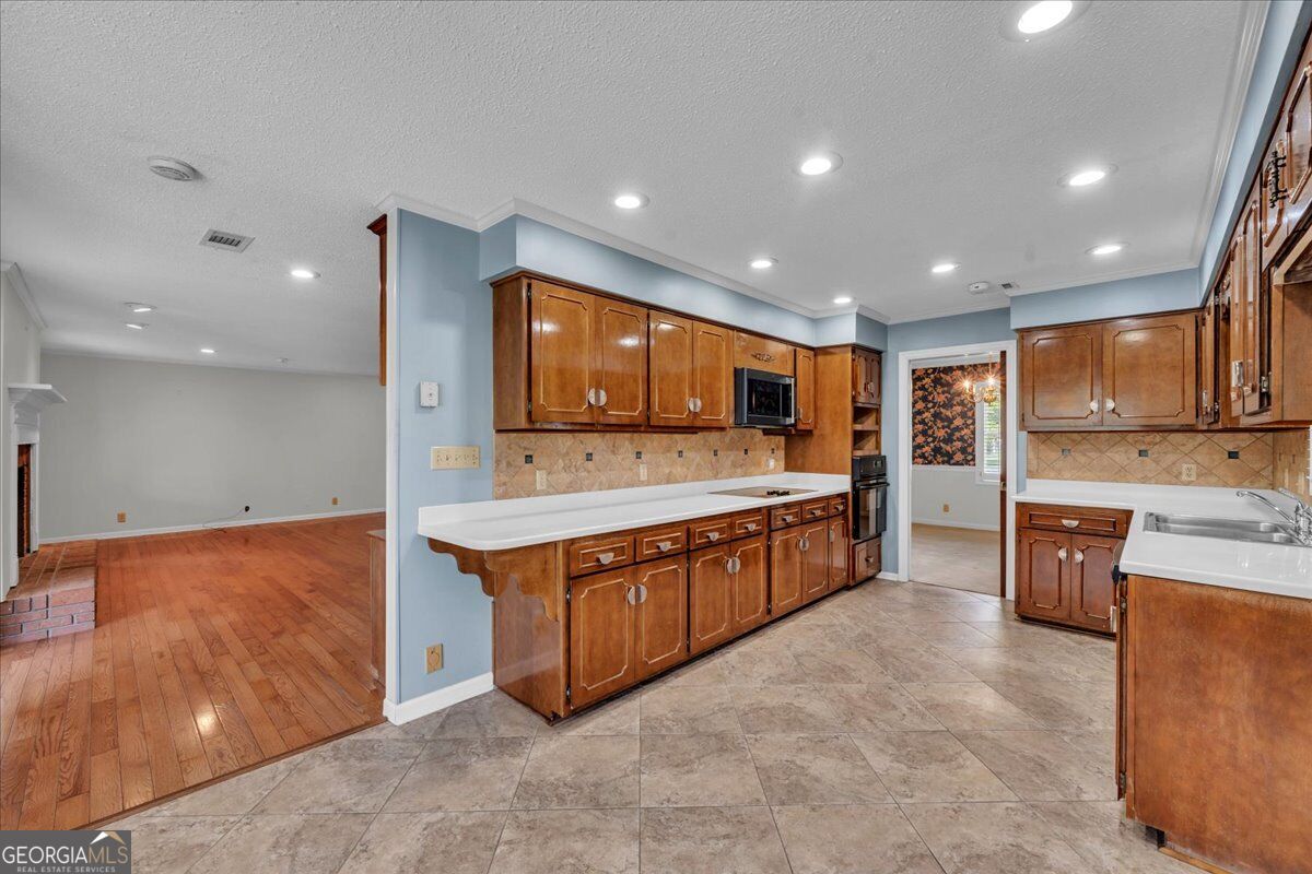 1200 Chennault Drive Property Photo 20