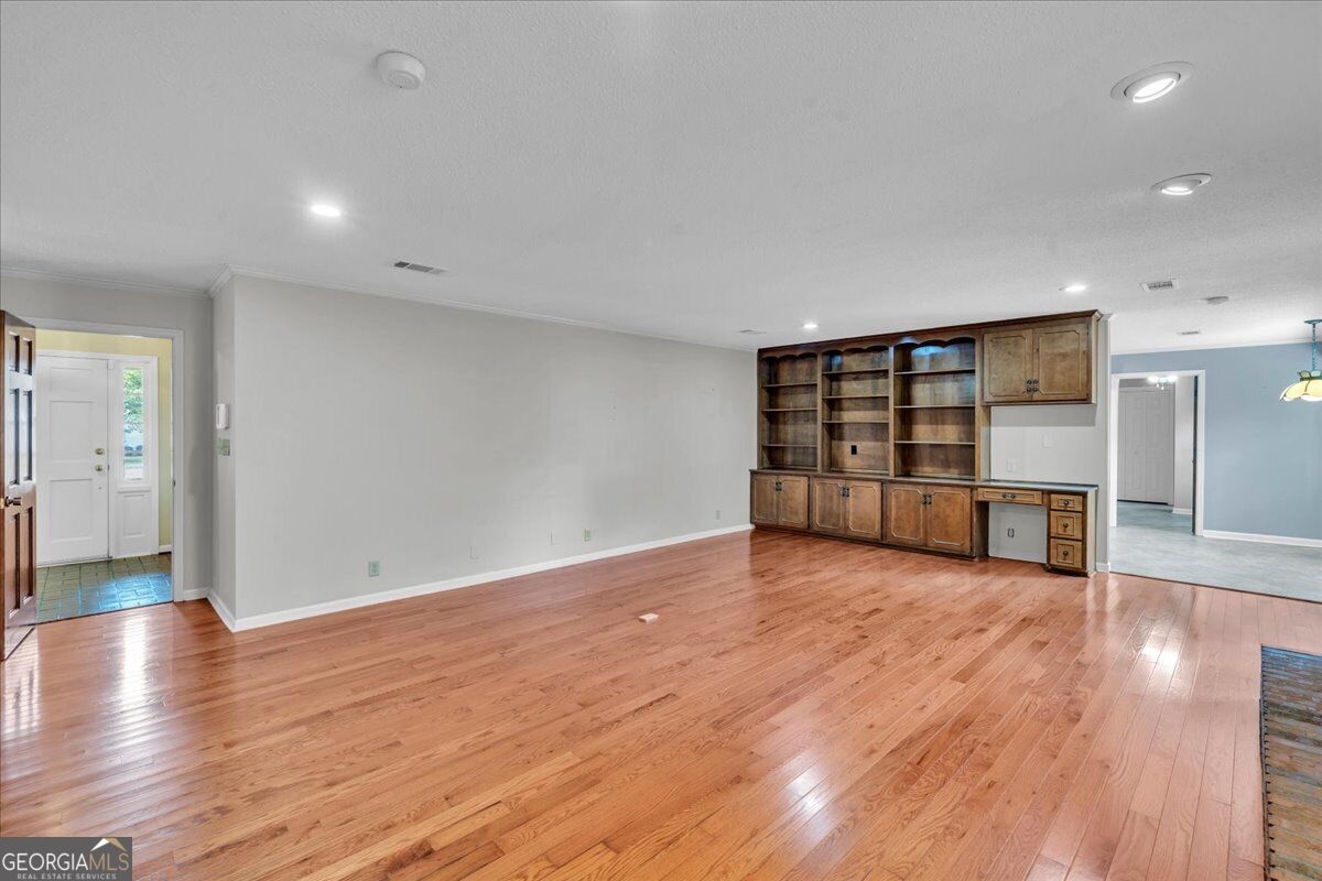 1200 Chennault Drive Property Photo 24