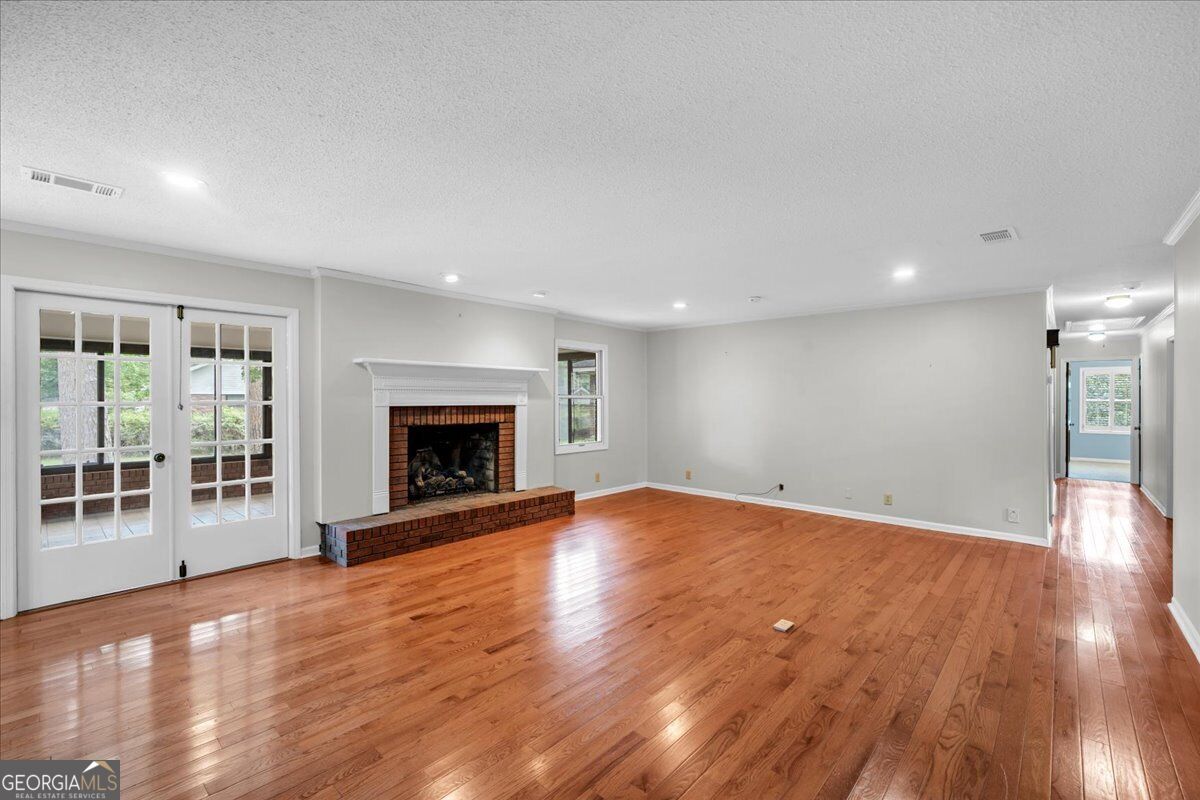 1200 Chennault Drive Property Photo 26