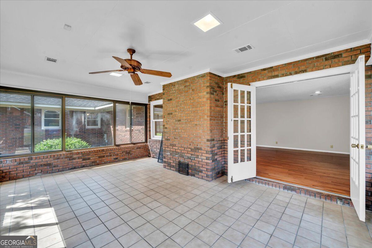 1200 Chennault Drive Property Photo 32