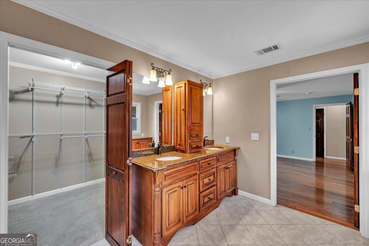 1200 Chennault Drive Property Photo 40