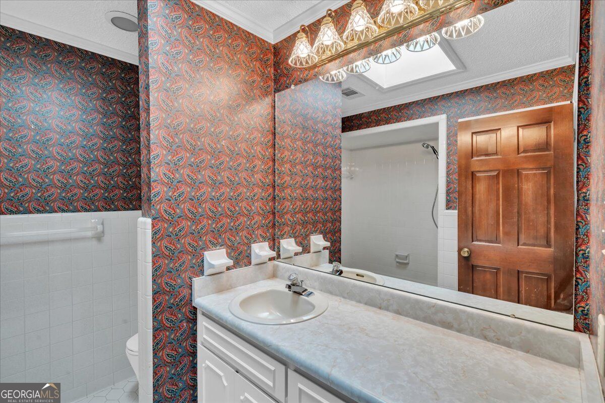 1200 Chennault Drive Property Photo 48