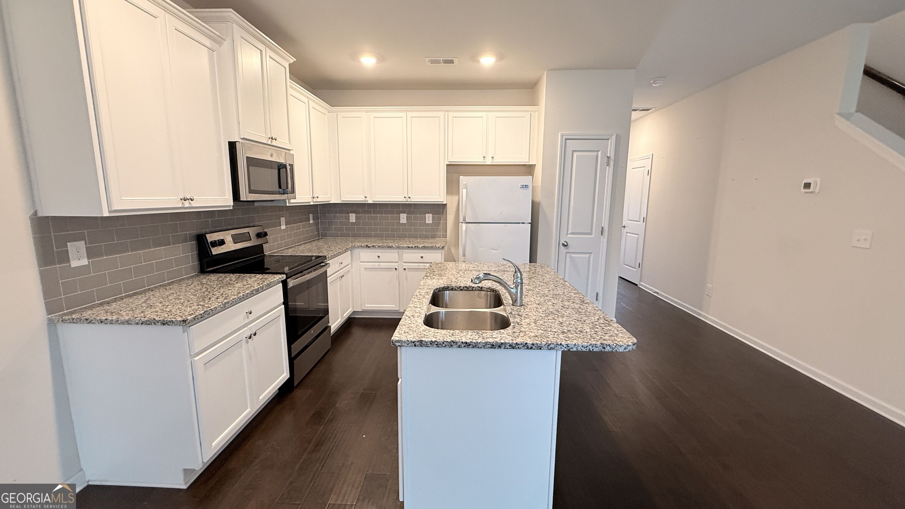 7085 Gladstone Circle Property Photo 4