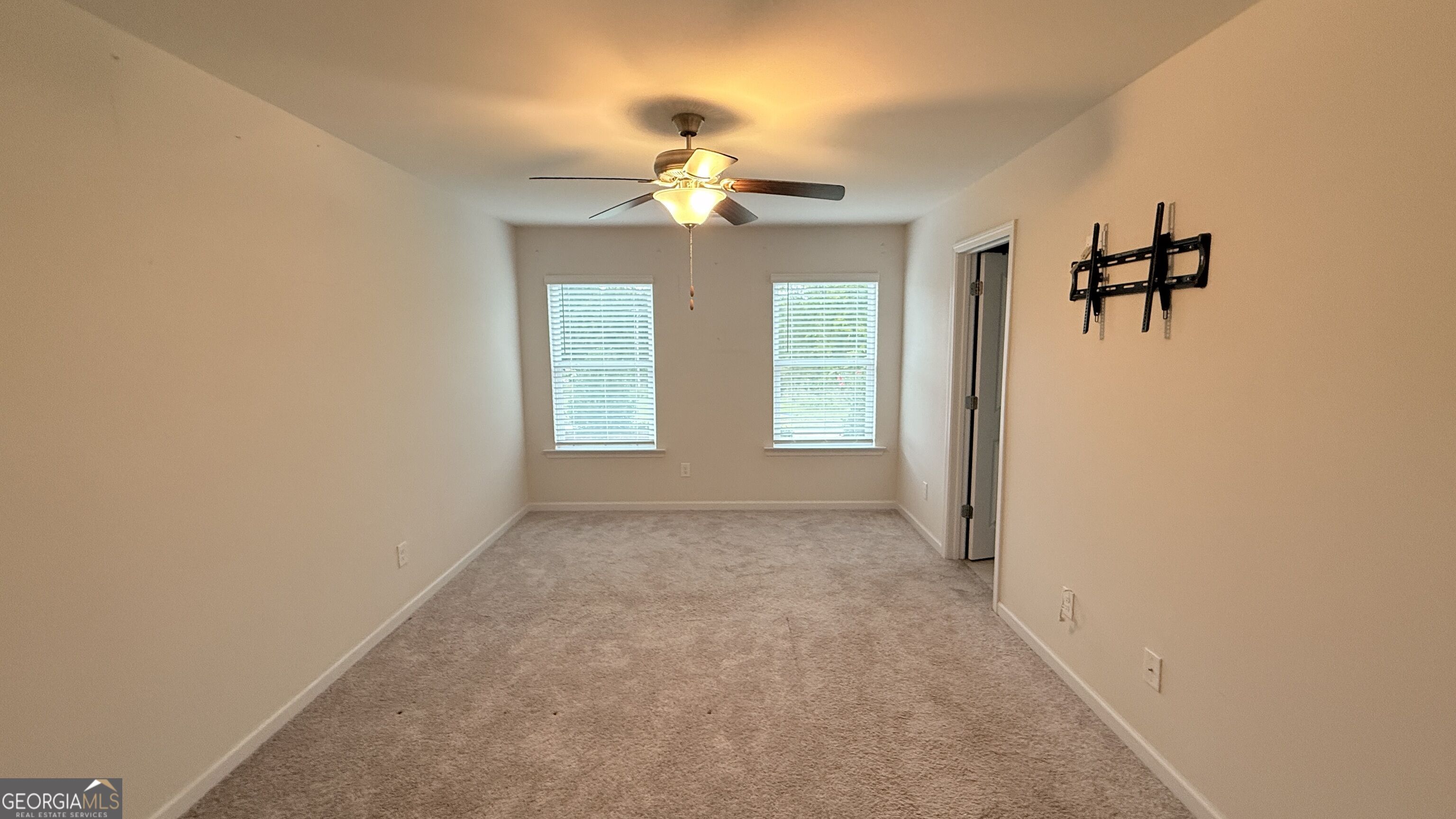 7085 Gladstone Circle Property Photo 9