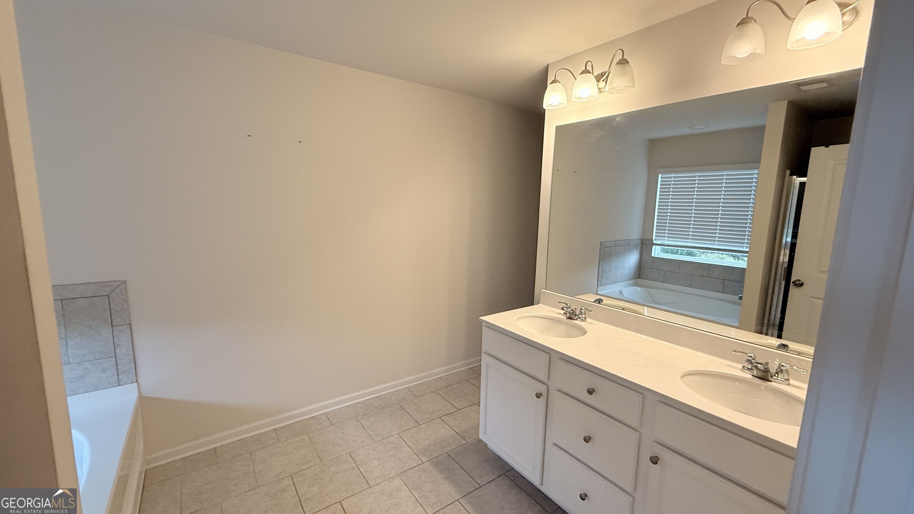 7085 Gladstone Circle Property Photo 10