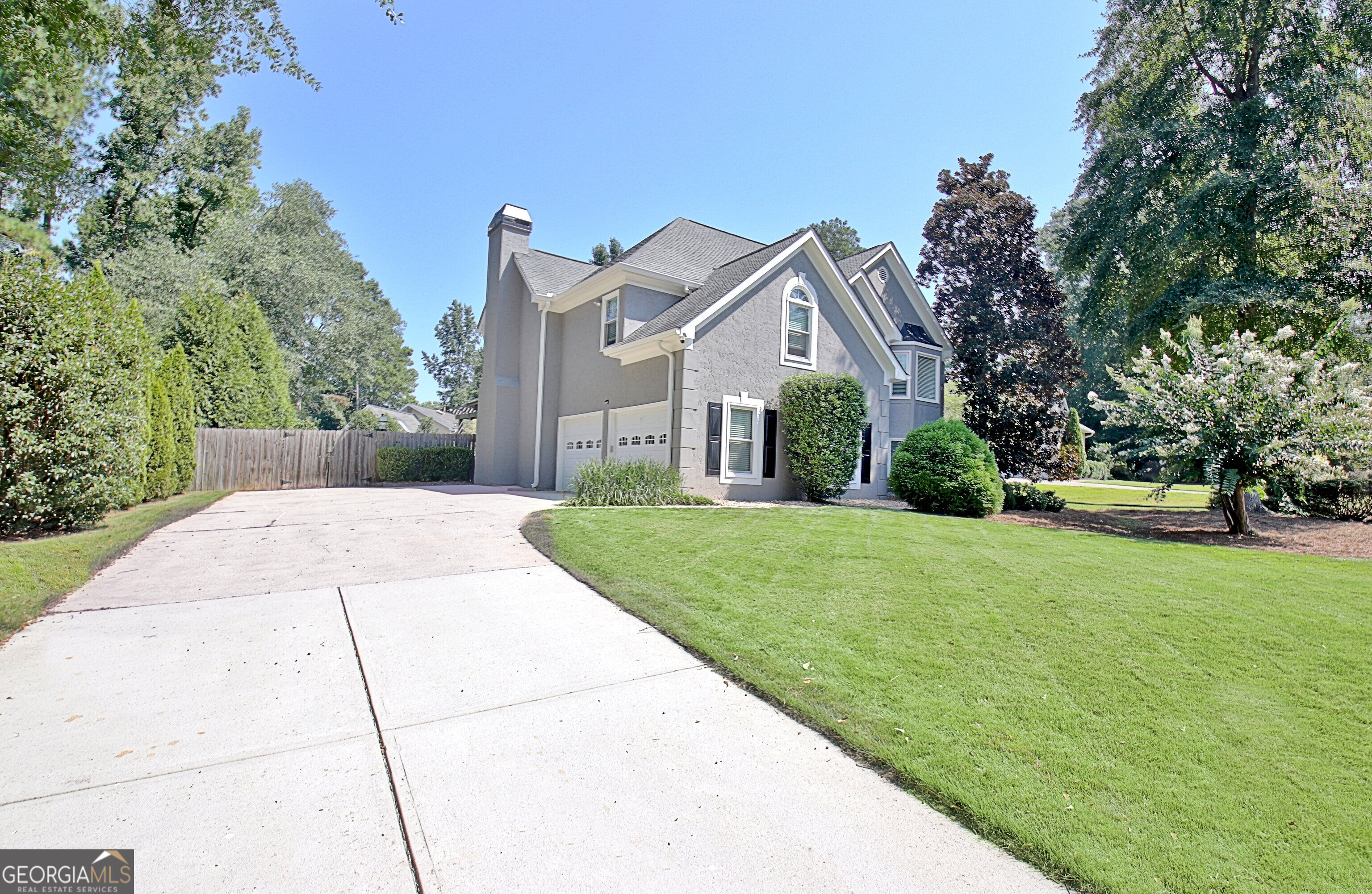 150 Kenton Place Property Photo 4