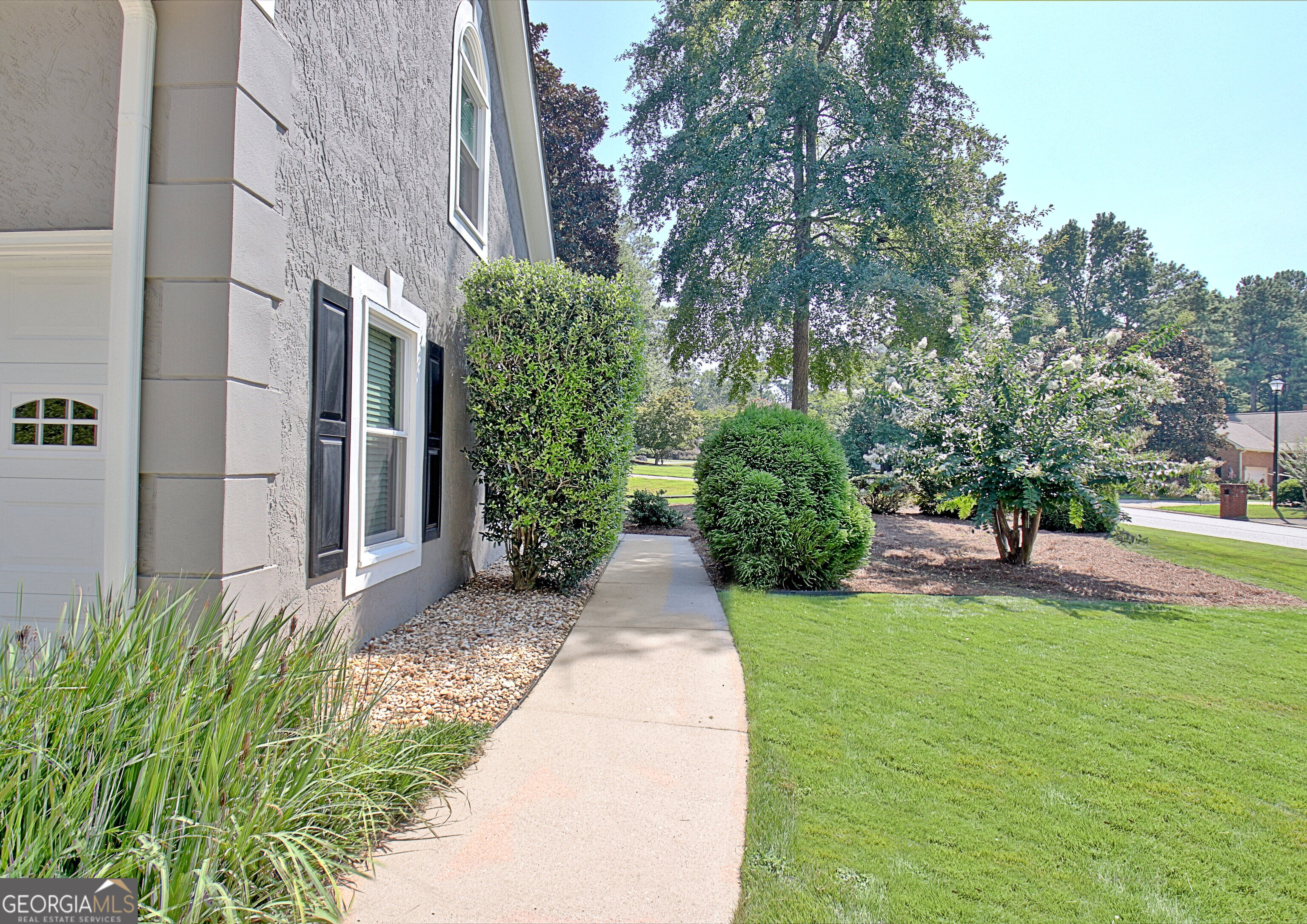 150 Kenton Place Property Photo 7