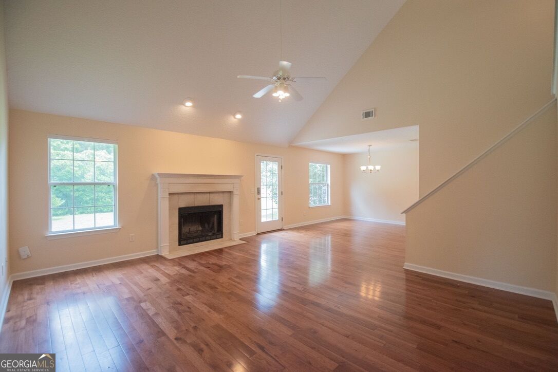 808 Riverview Drive E Property Photo 2