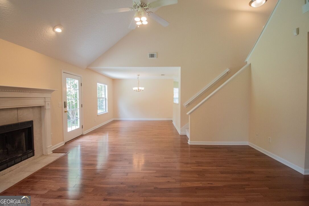 808 Riverview Drive E Property Photo 3