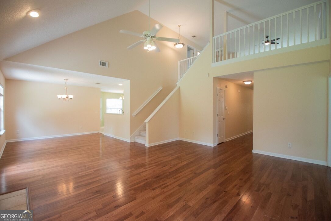 808 Riverview Drive E Property Photo 4