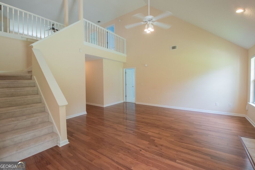 808 Riverview Drive E Property Photo 6