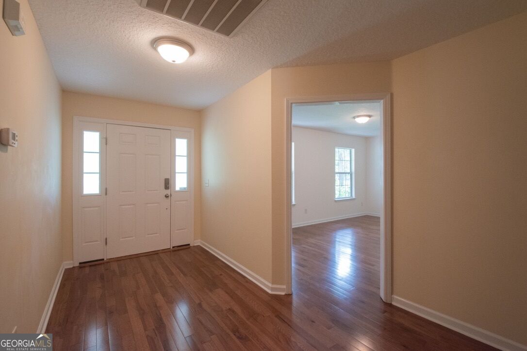 808 Riverview Drive E Property Photo 8