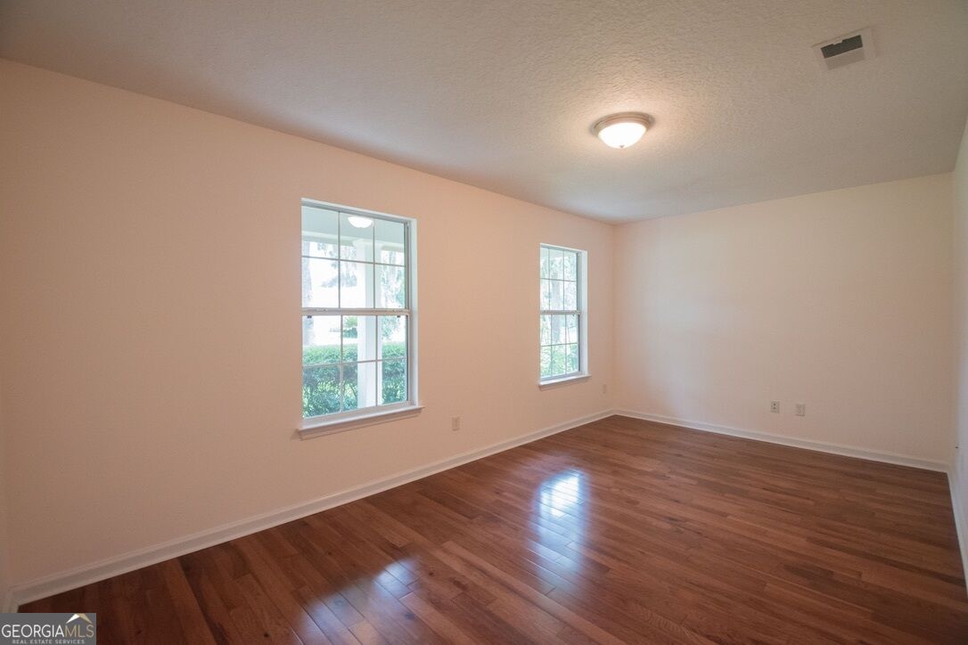 808 Riverview Drive E Property Photo 10