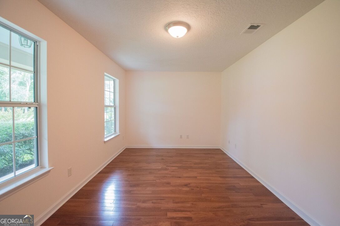 808 Riverview Drive E Property Photo 11