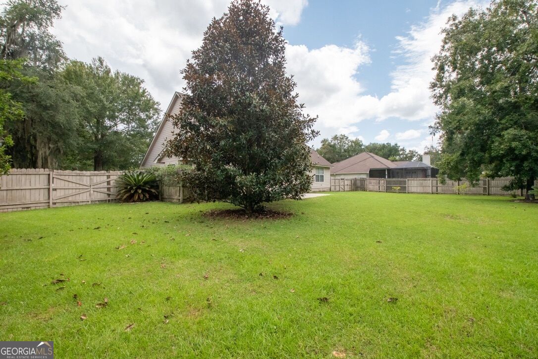 808 Riverview Drive E Property Photo 44