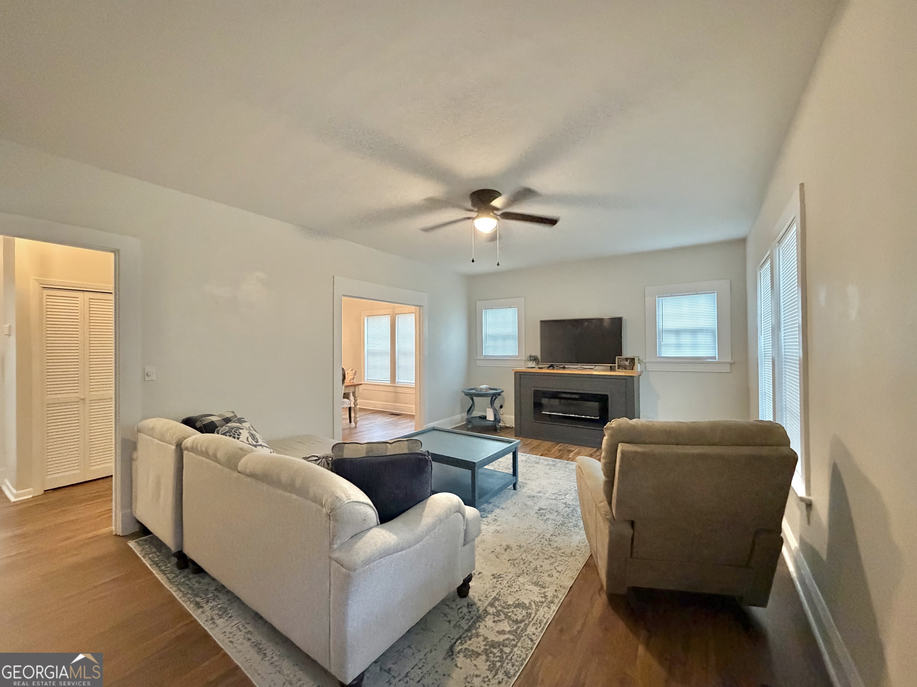 141 S First Avenue Property Photo 6