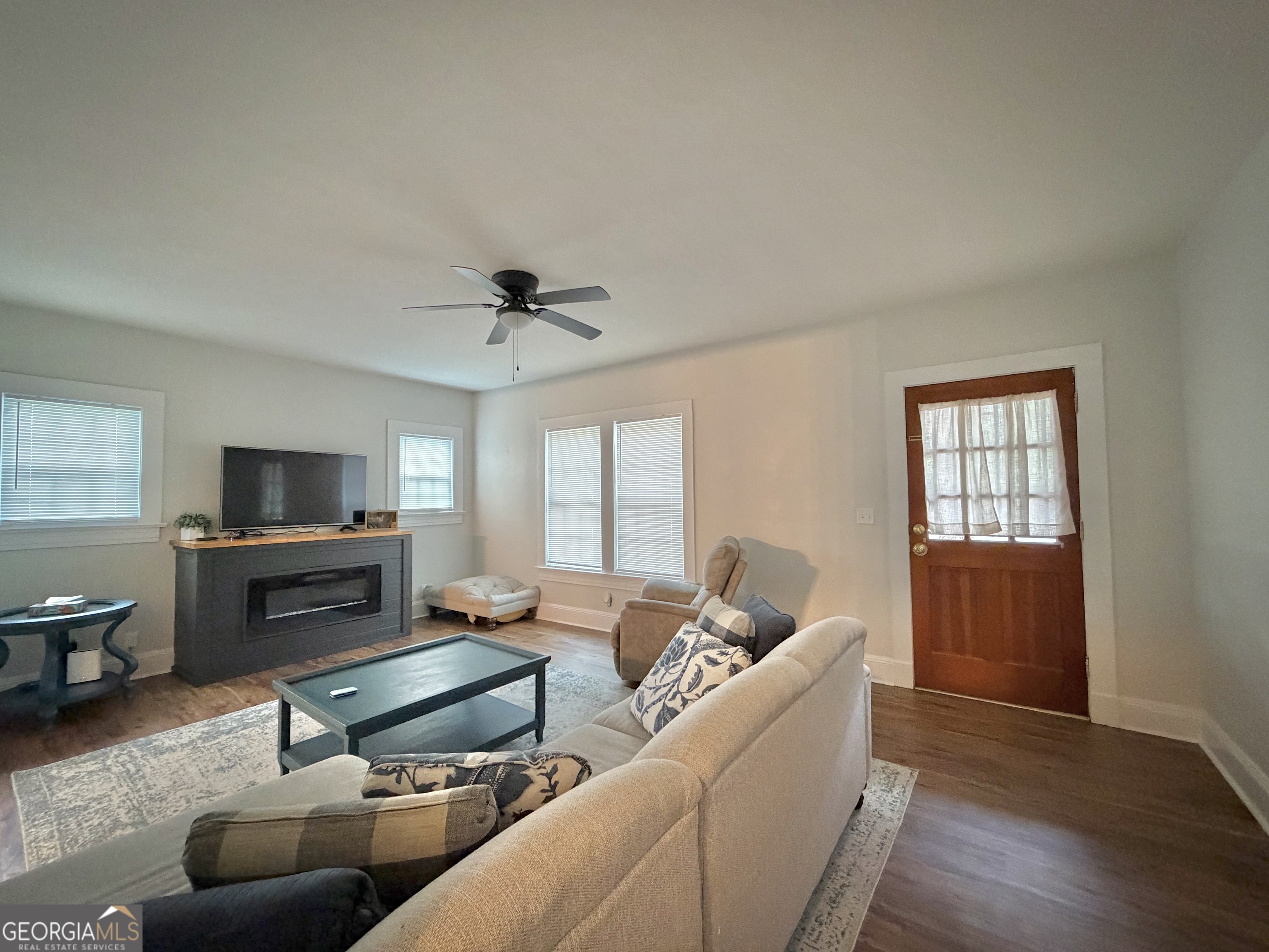 141 S First Avenue Property Photo 7