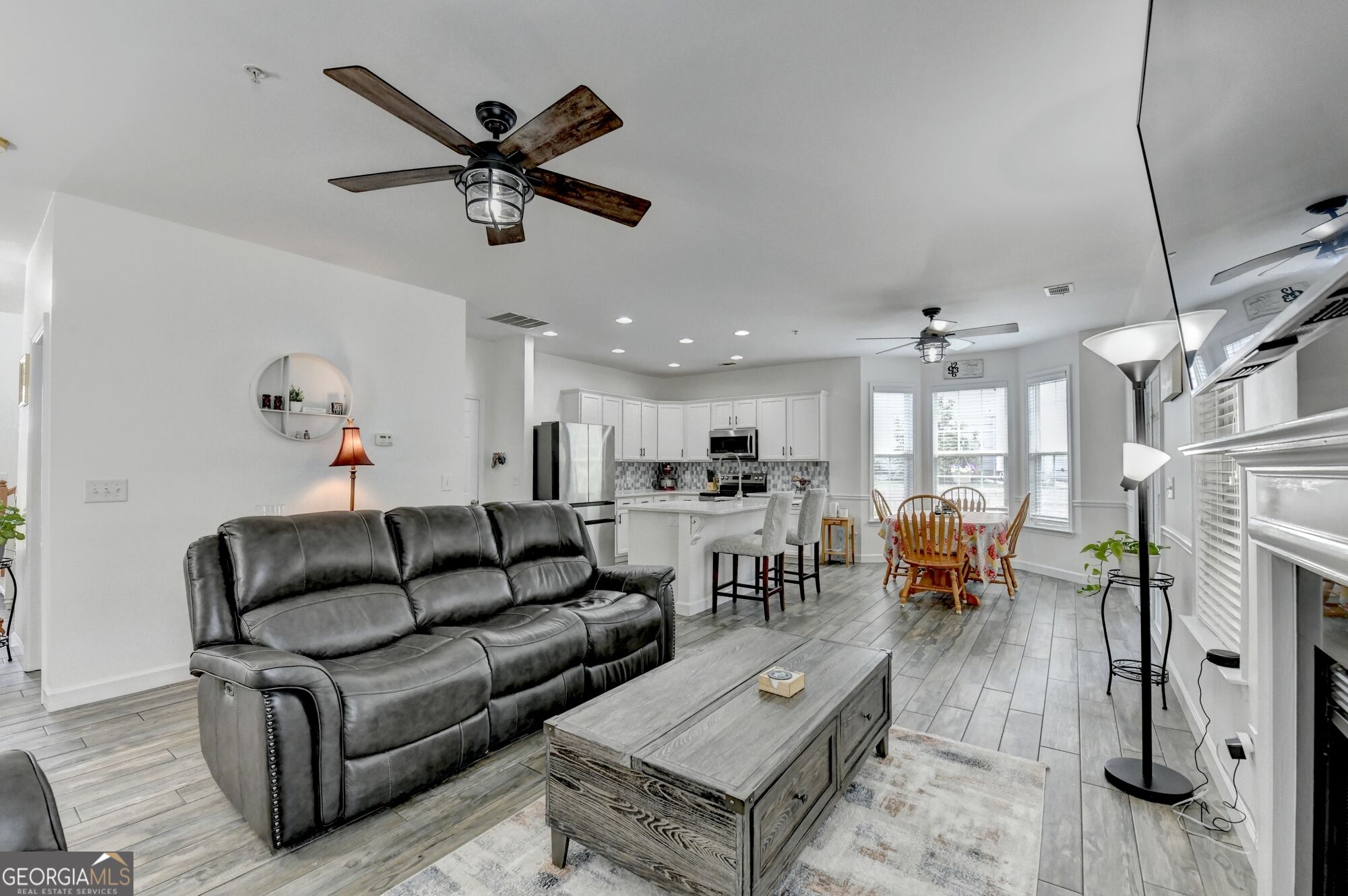 3329 Castleberry Village Circle Property Photo 5