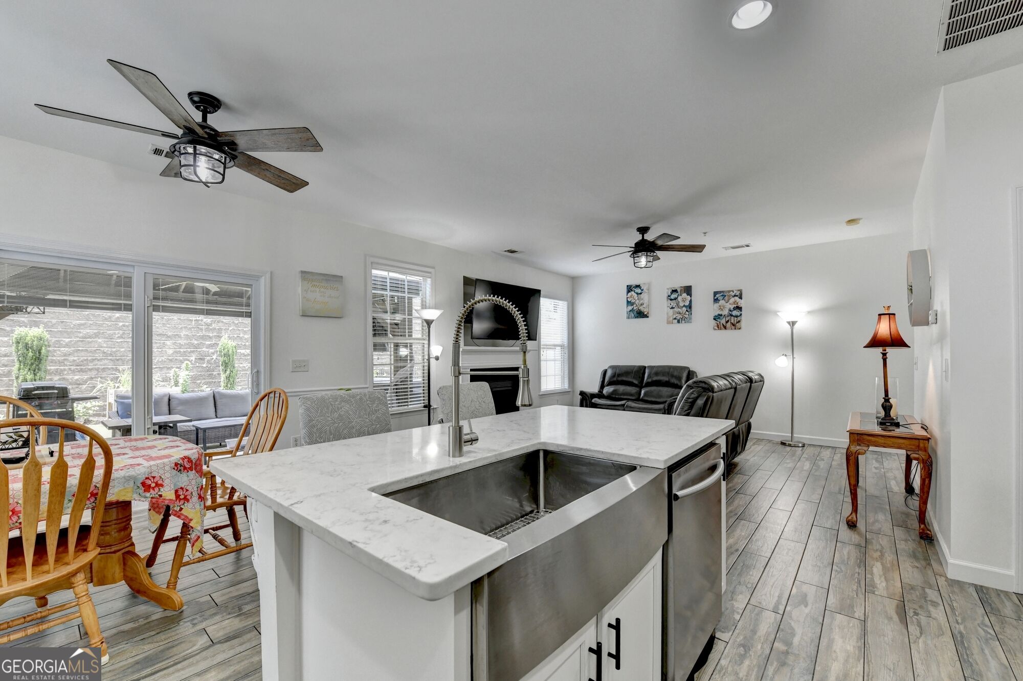3329 Castleberry Village Circle Property Photo 6