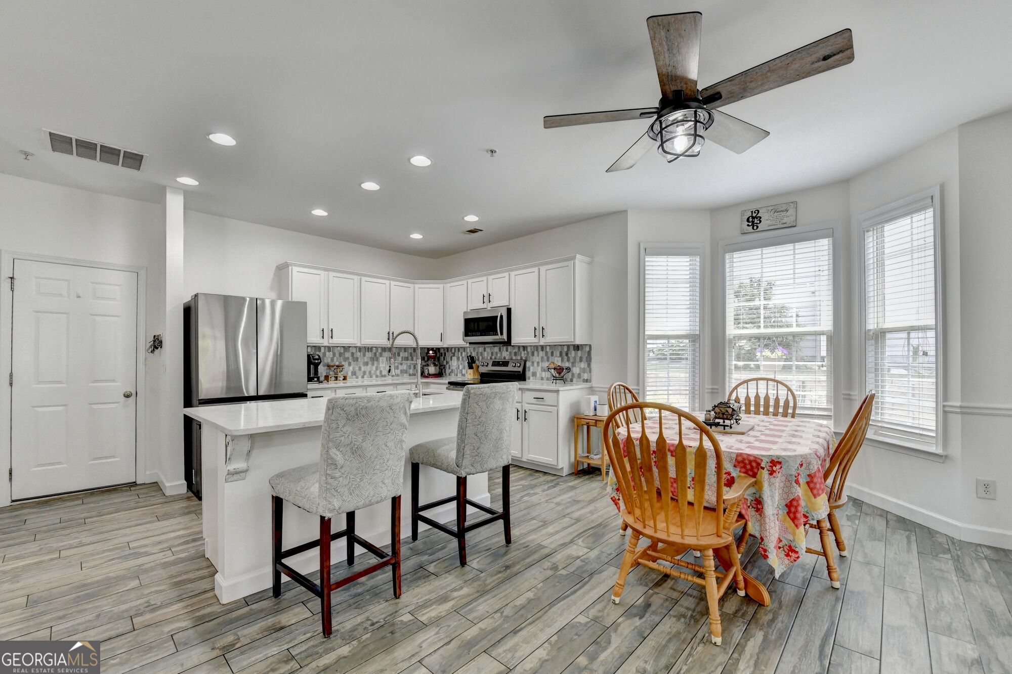 3329 Castleberry Village Circle Property Photo 7