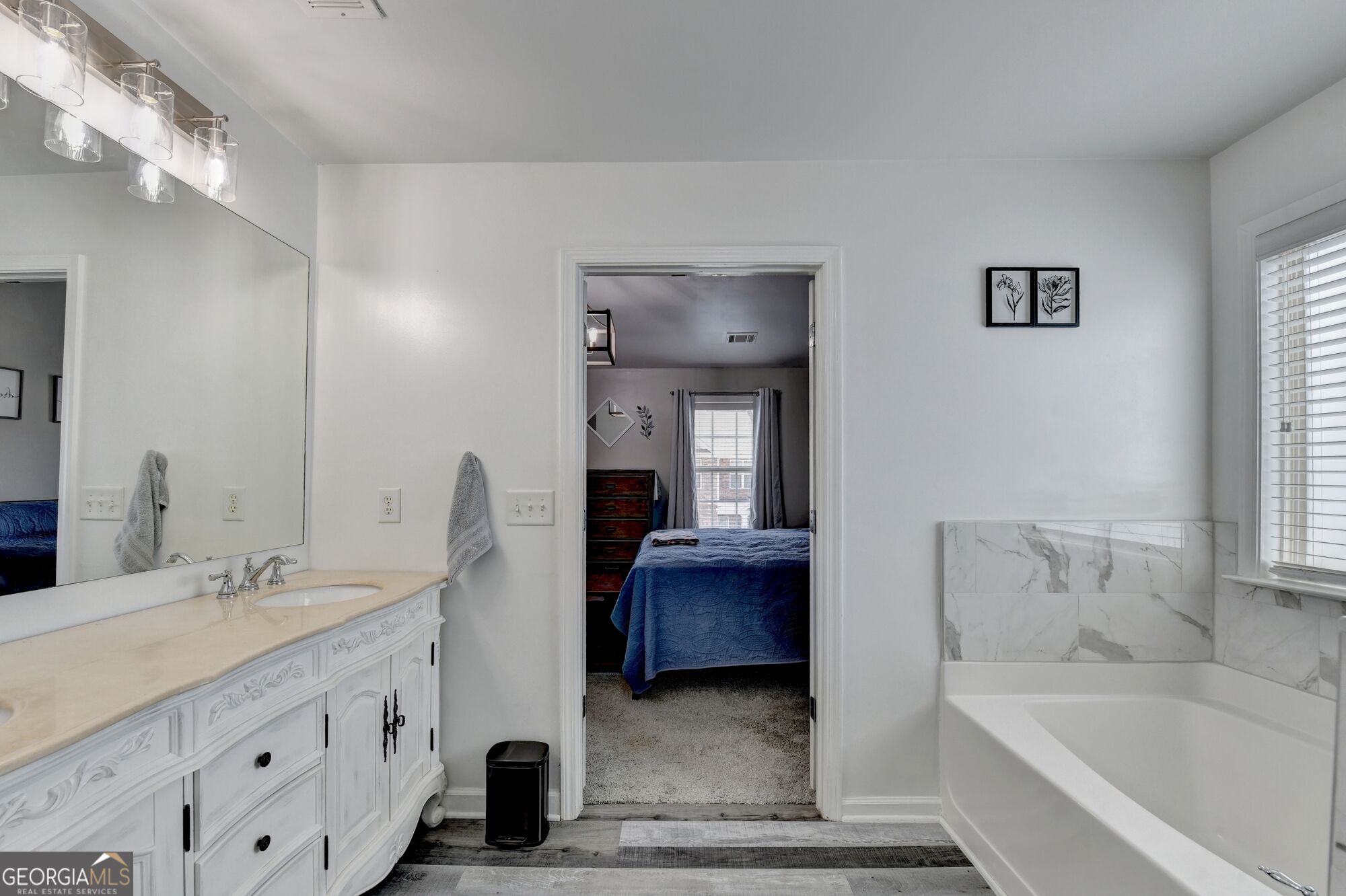 3329 Castleberry Village Circle Property Photo 12