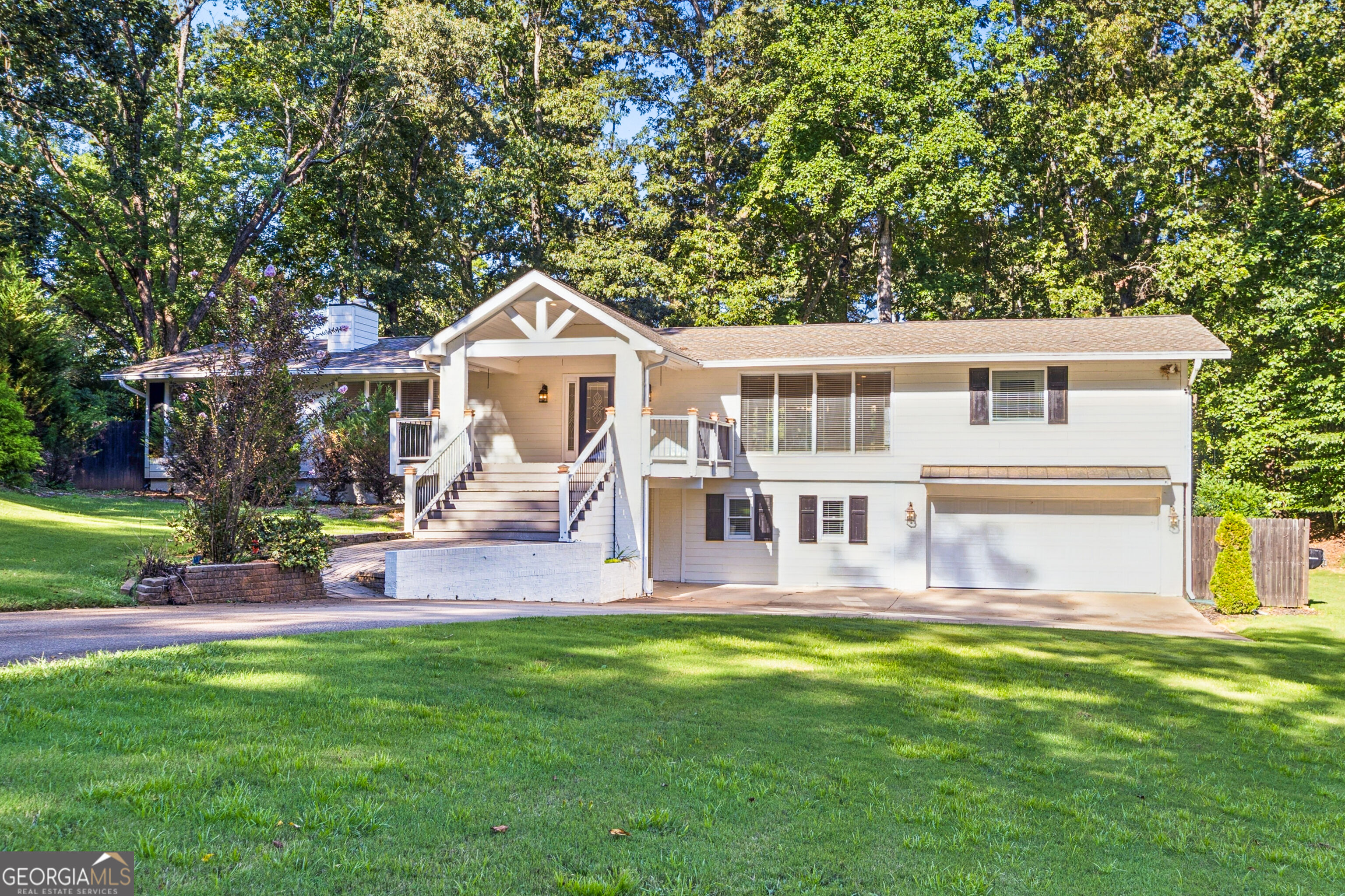 530 E Lake Drive Property Photo 4