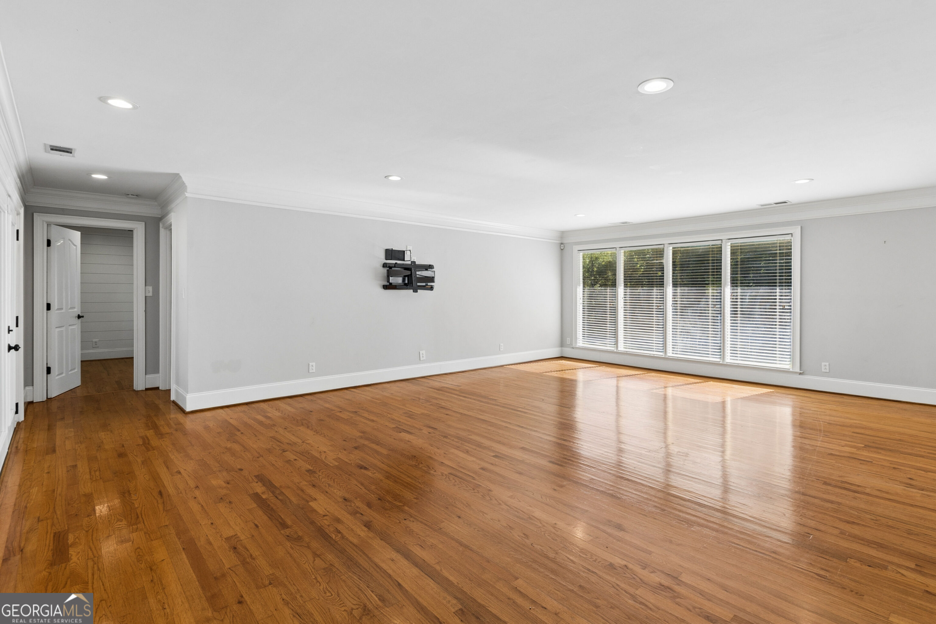 530 E Lake Drive Property Photo 6