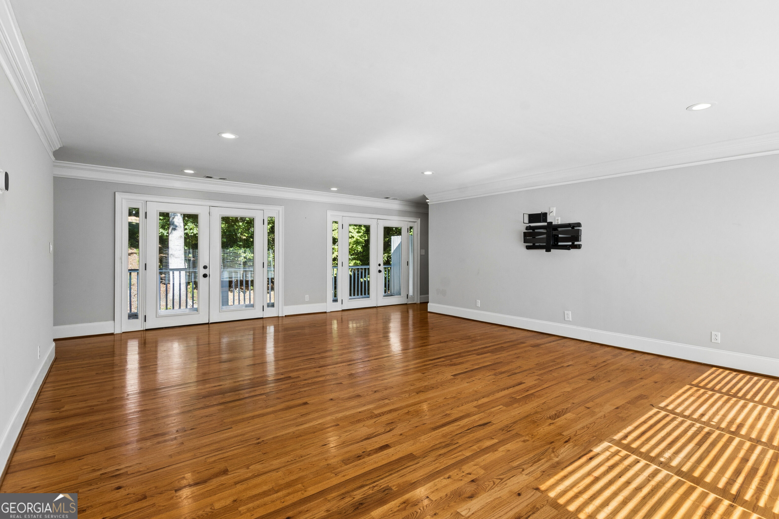 530 E Lake Drive Property Photo 7