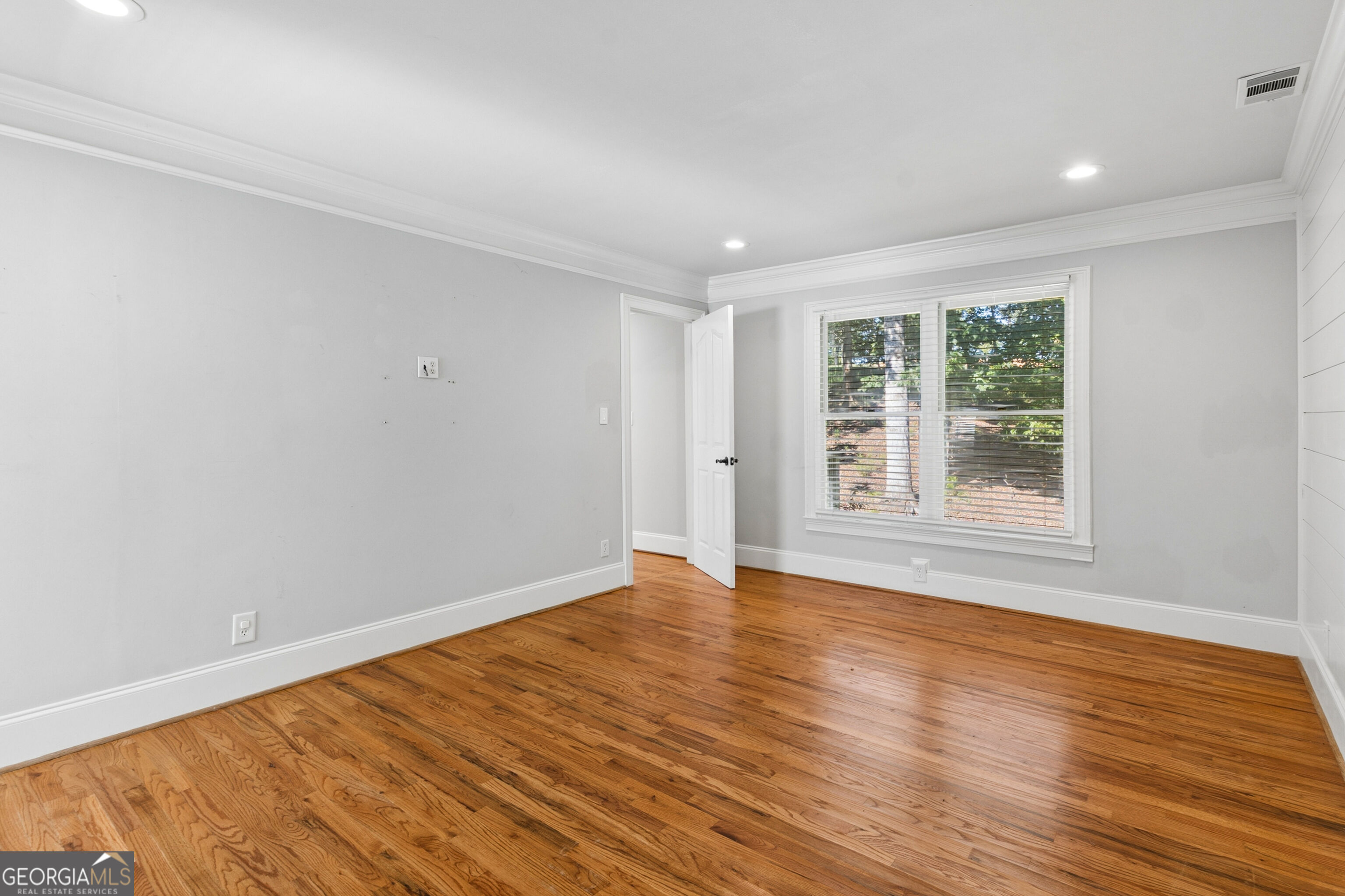 530 E Lake Drive Property Photo 12