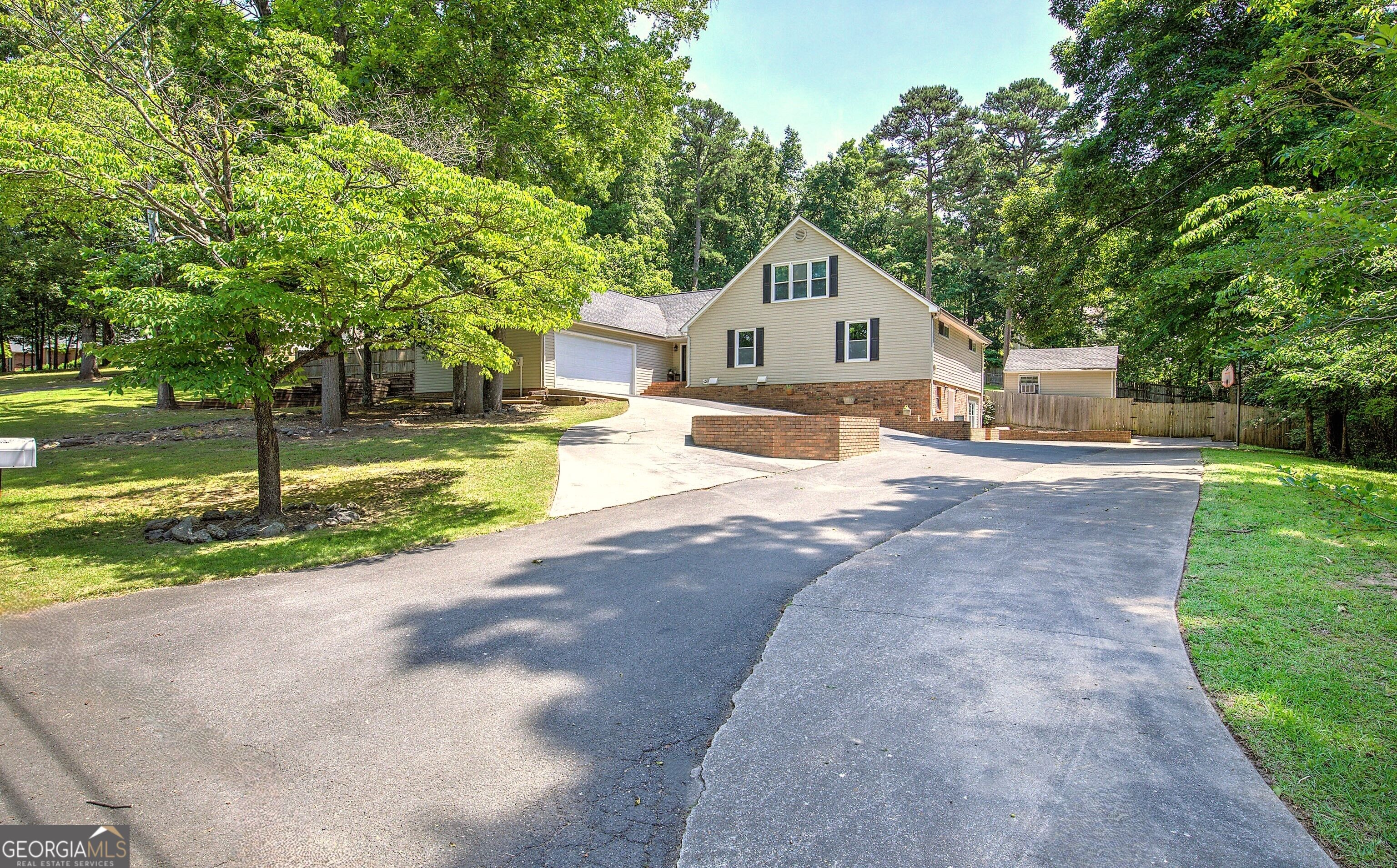 224 Shadowood Drive Se Property Photo 2