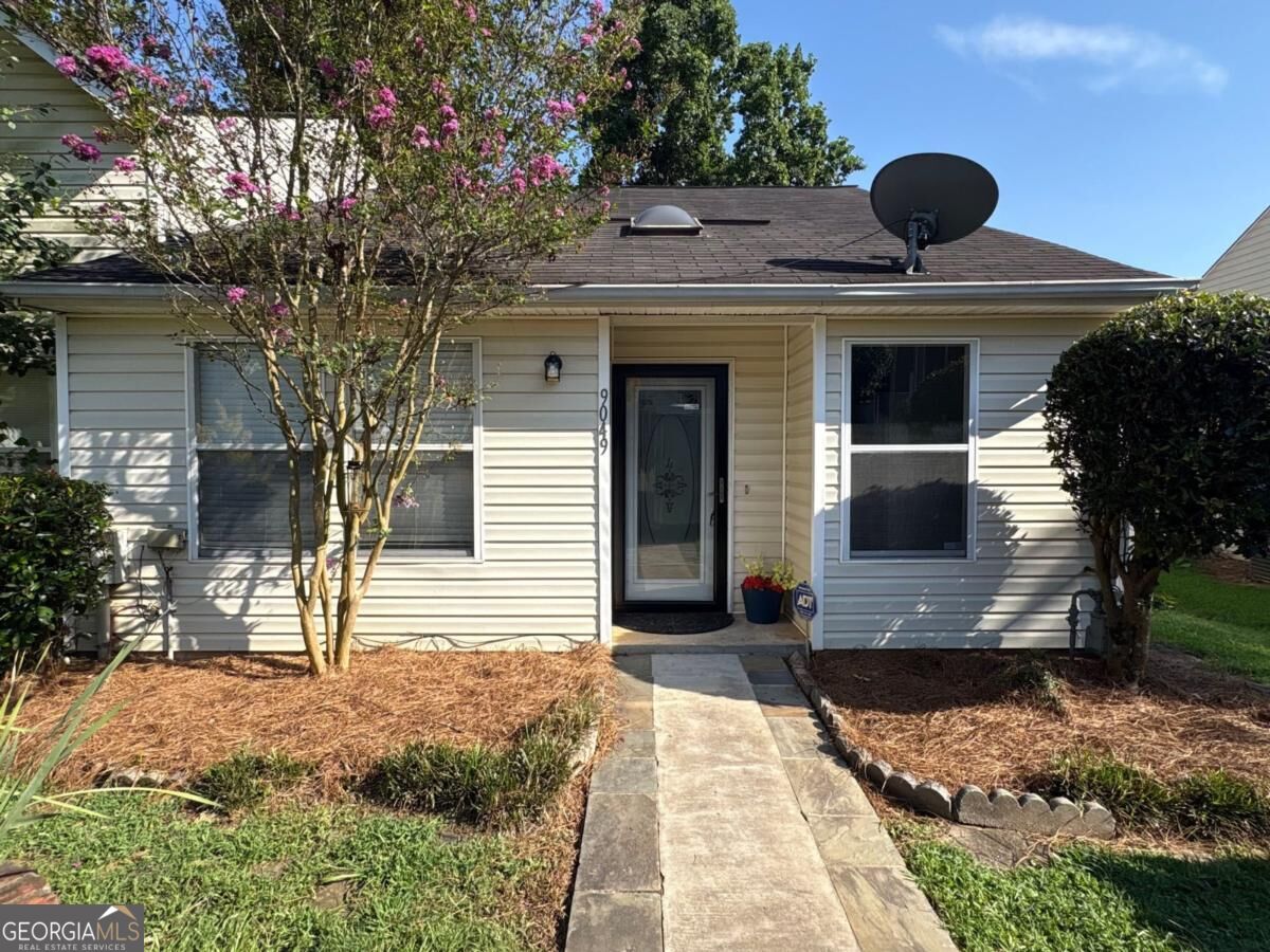 9049 Stoneleigh Trace Property Photo 1