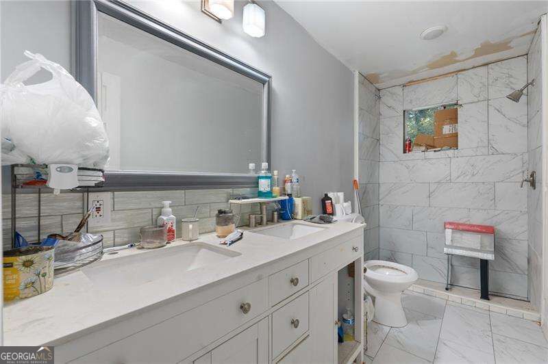 6825 Maddox Road Property Photo 5