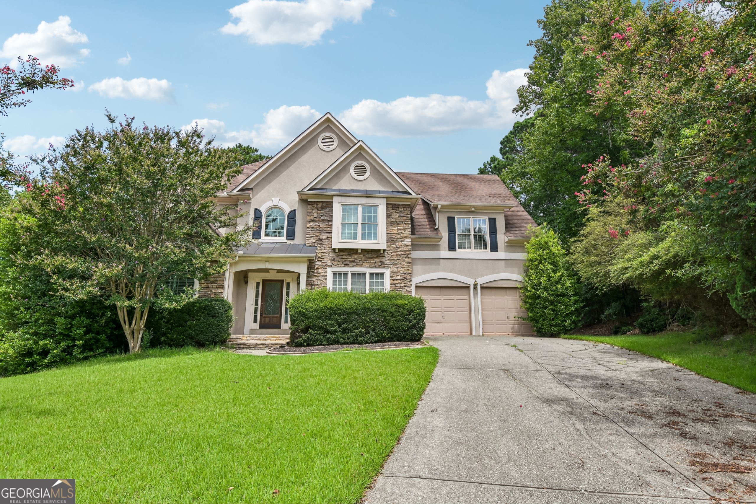 905 Yosemite Drive Property Photo 1