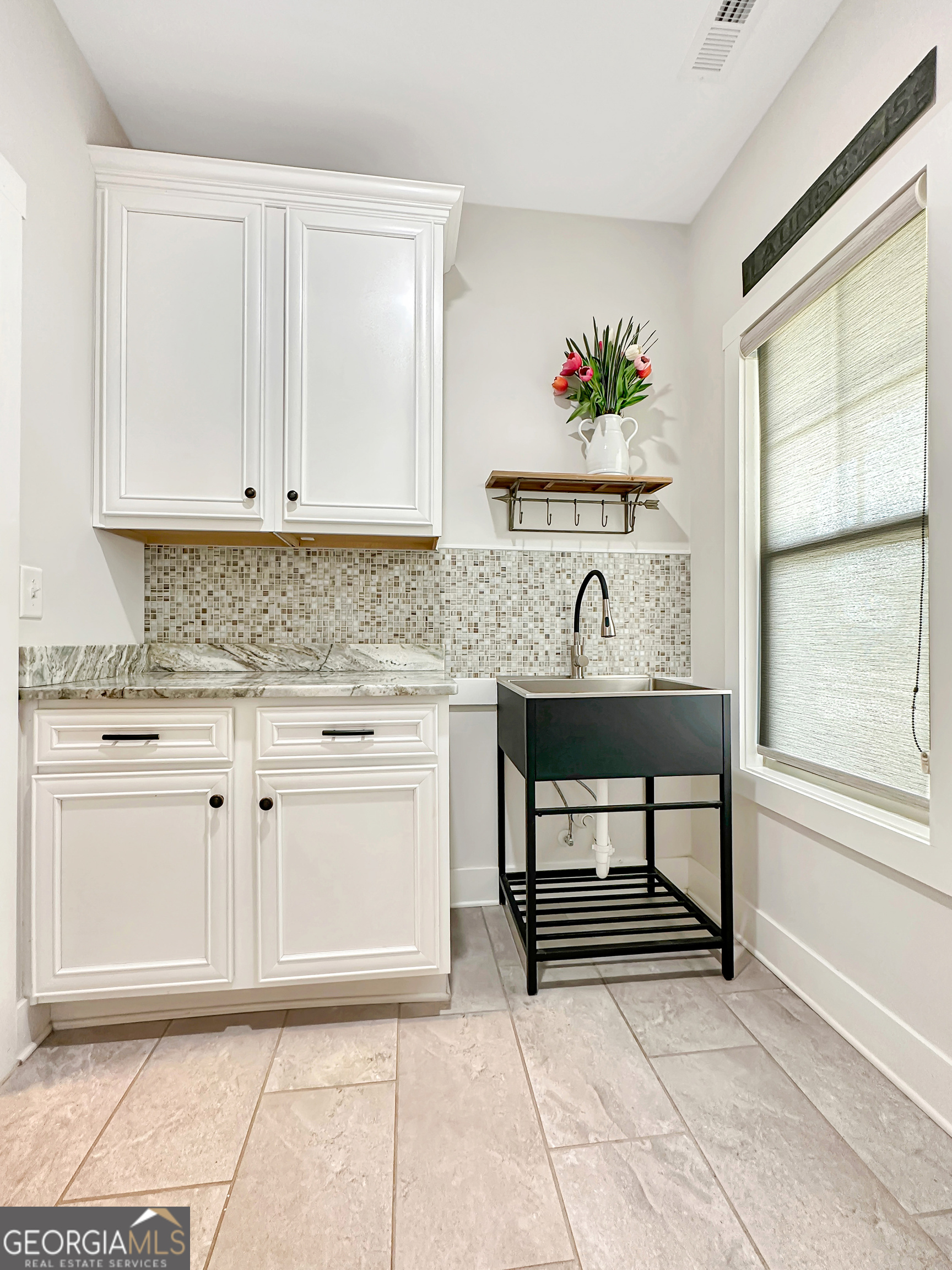 415 Vanderbilt Parkway Property Photo 18