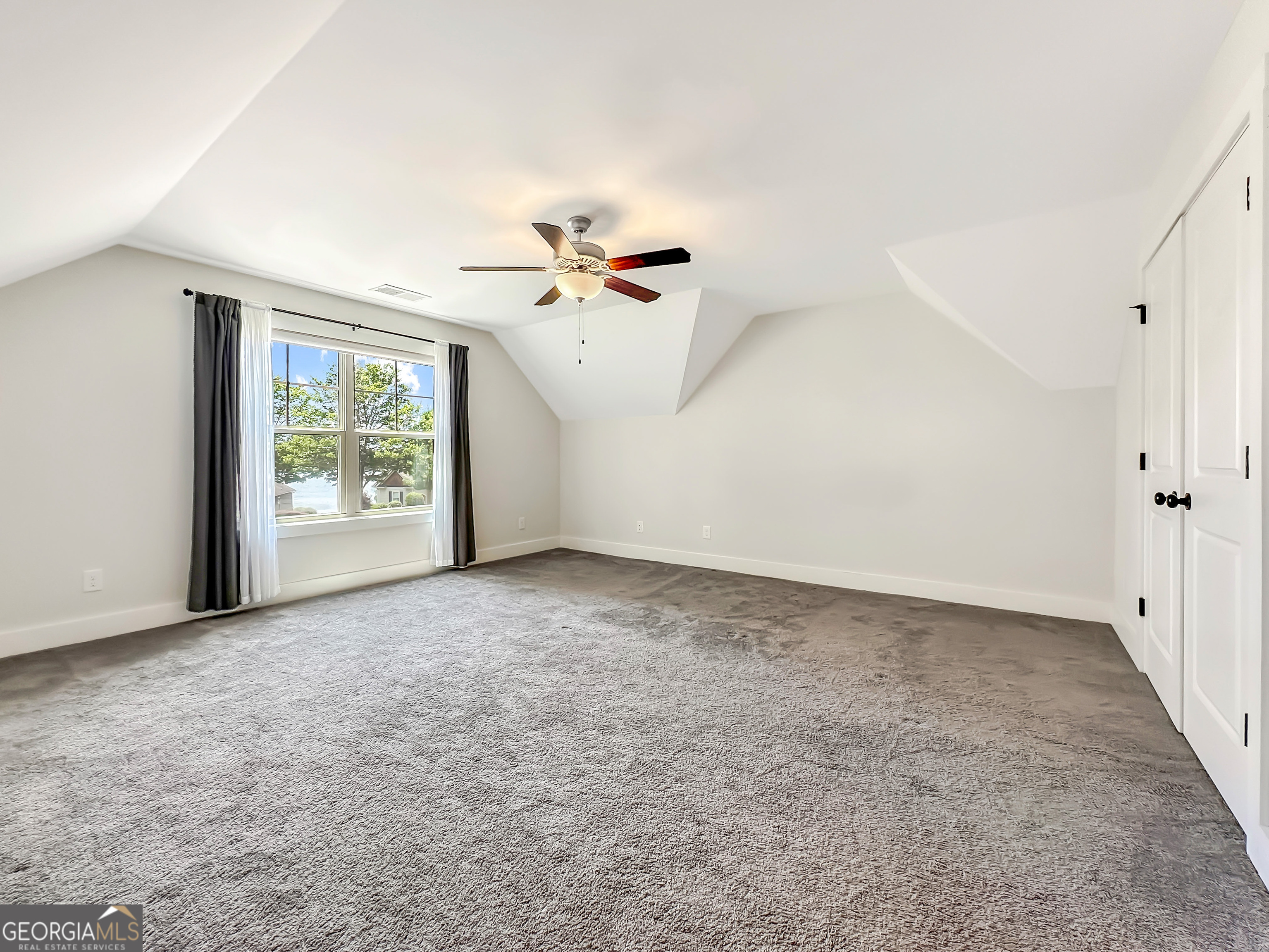 415 Vanderbilt Parkway Property Photo 27