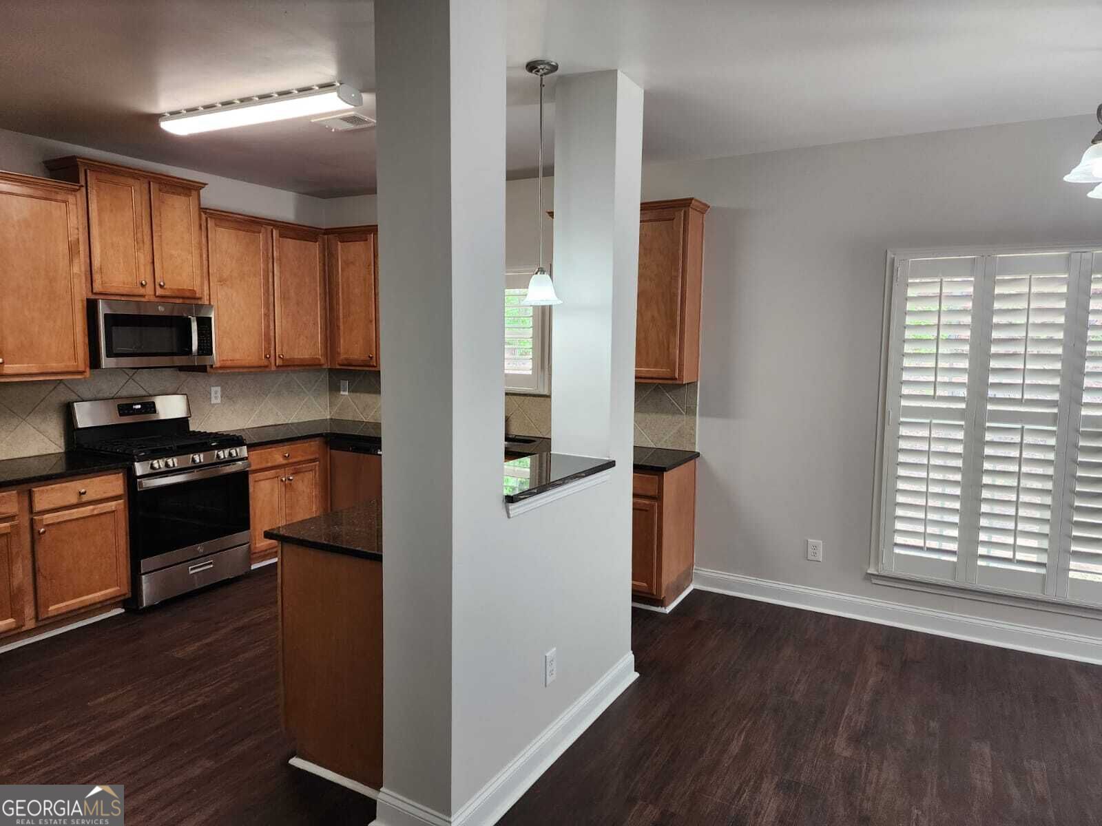 465 Roland Manor Drive Property Photo 4